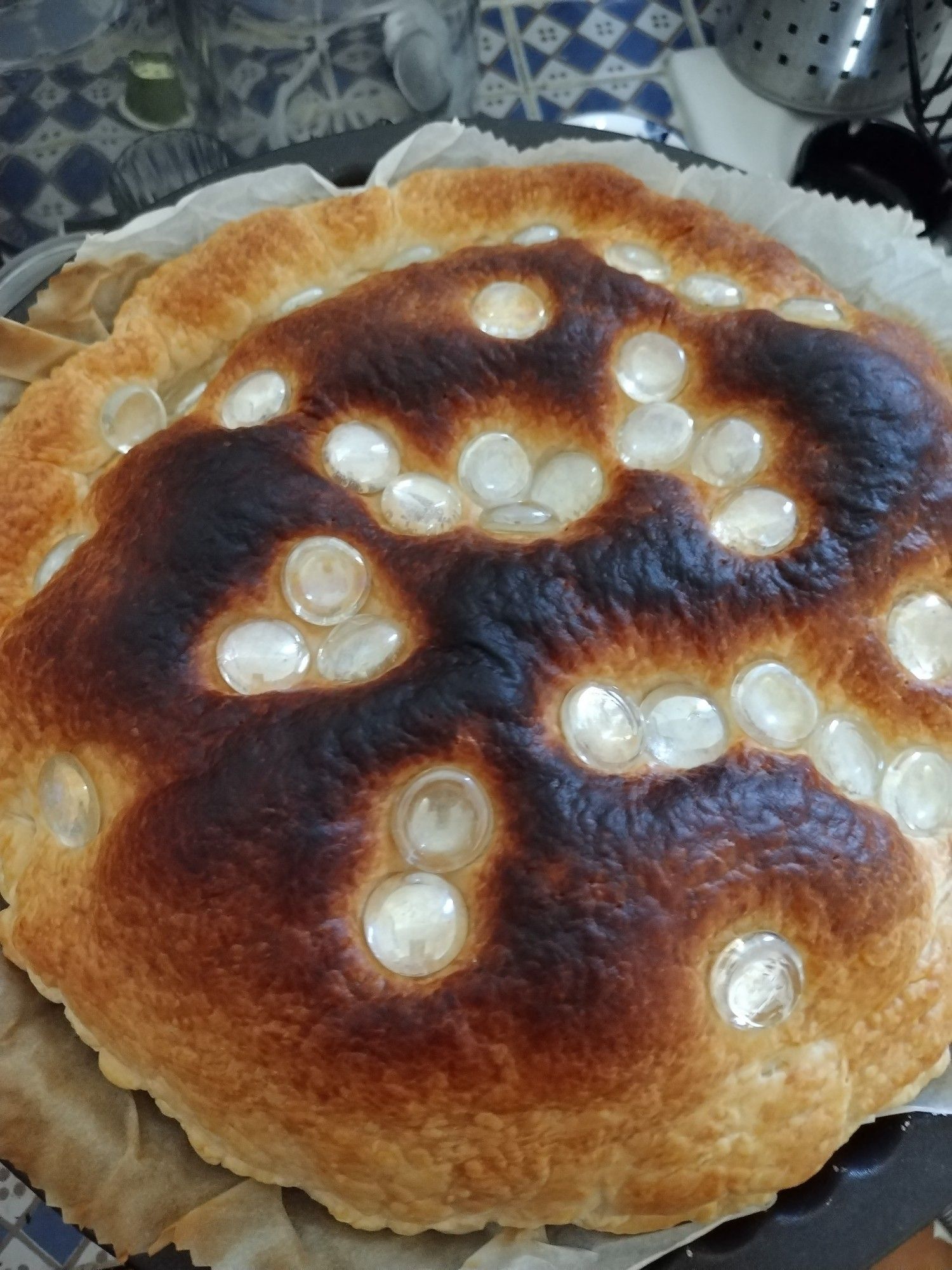 Tarte feuilletée préchauffee avec boules de verre