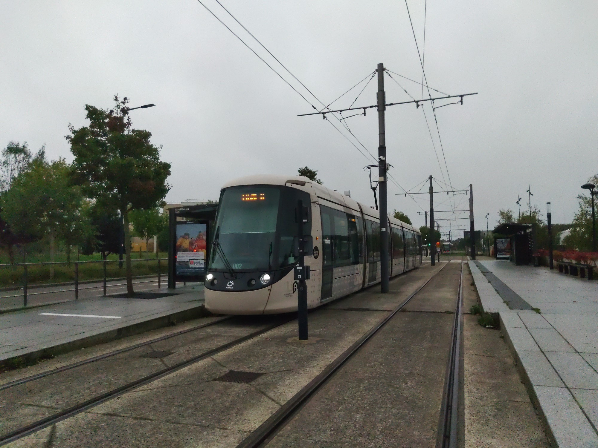 Citadis-Tram an der Endstation Grand Hameau