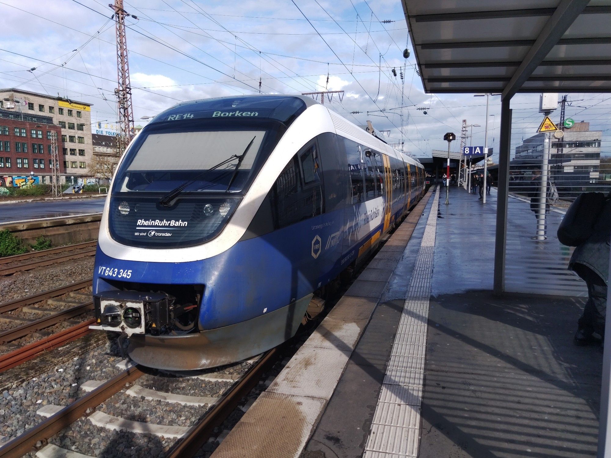 RE 14 der RheinRuhrBahn in Essen Hauptbahnhof.