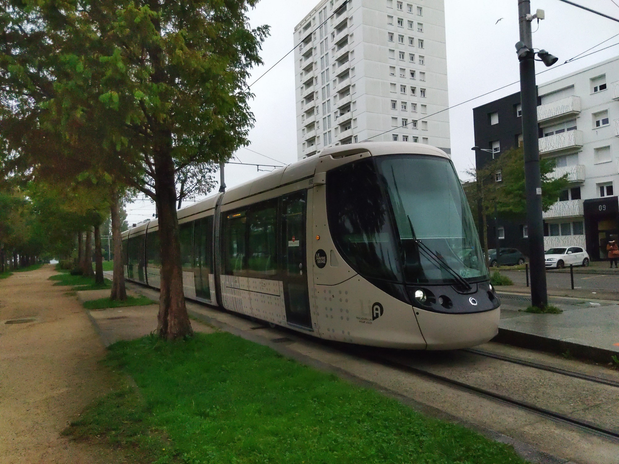 Citadis-Tram an der Endstation Pré-Fleuri.