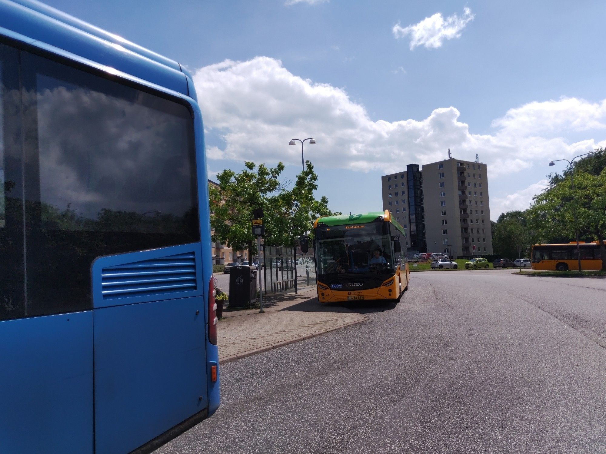 Dänischer Linienbus hinter dem deutschen Ersatzbus.