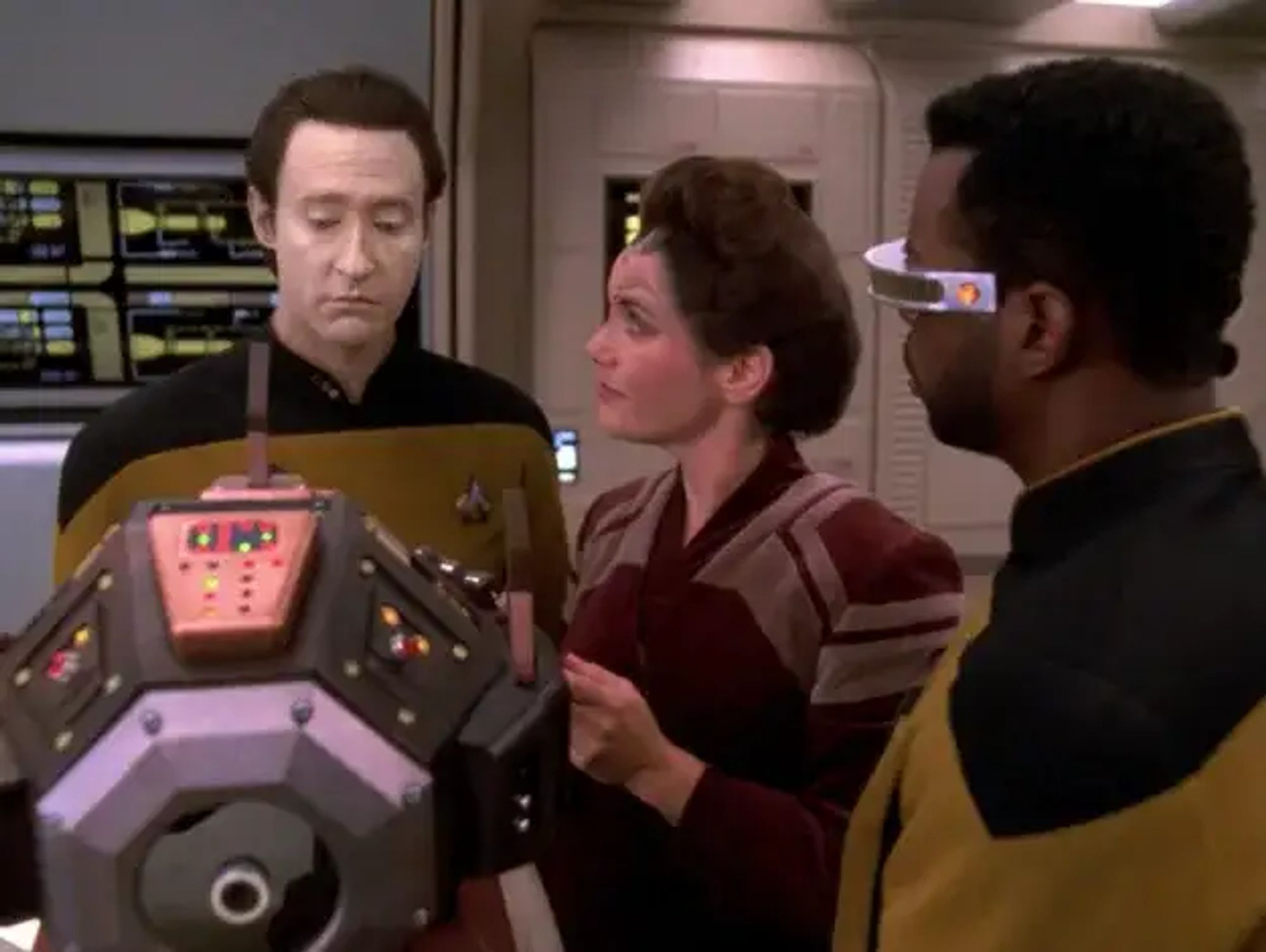 Data, Dr. Firallon, and Geordi discuss the Exocomp in Engineering.