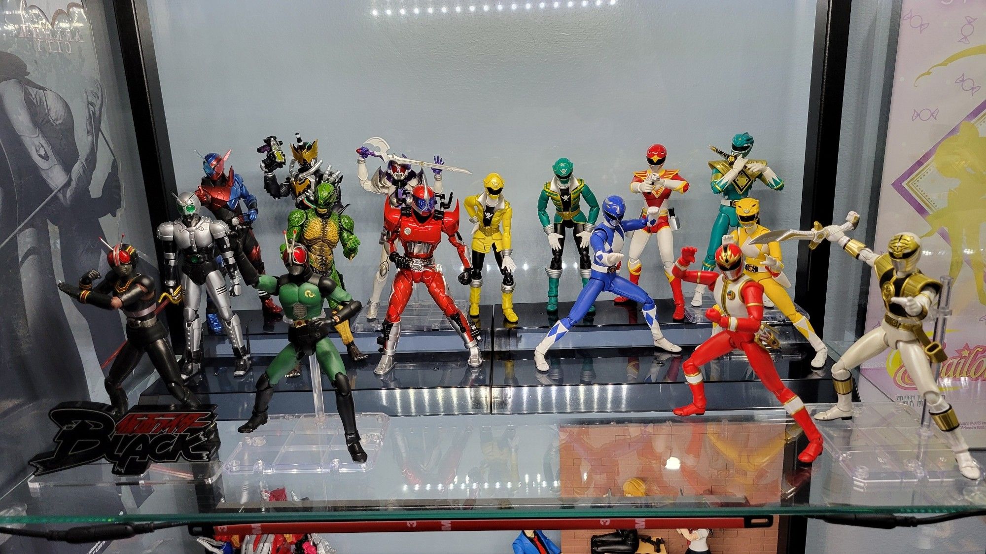 Figuarts groupshot of Kamen Rider Build; Night Rogue; Kiva-La; Gokai Yellow; Gokai Green; Redhawk; Dragon Ranger; Shadow Moon; Shin Kamen Rider (prologue); Accel; MMPR Blue and Yellow; Black; Black Logo; Black RX; Ryuuranger, MMPR white.