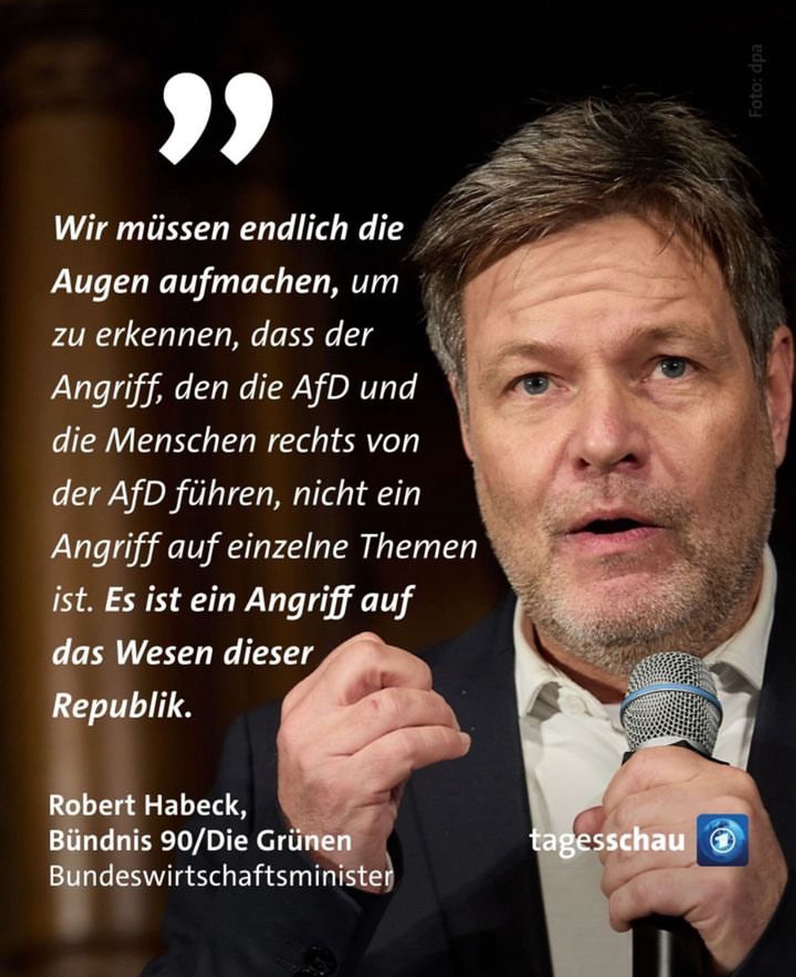 “Wir müssen endlich die Augen aufmachen, um zu erkennen, dass der Angriff, den die AfD und die Menschen rechts von der AfD führen, nicht ein Angriff auf einzelne Themen ist. Es ist ein Angrif auf das Wesen dieser Republik.“
Robert Habeck, Bündnis 90/Die Grünen
Bundeswirtschaftsminister
Quelle: tagesschau