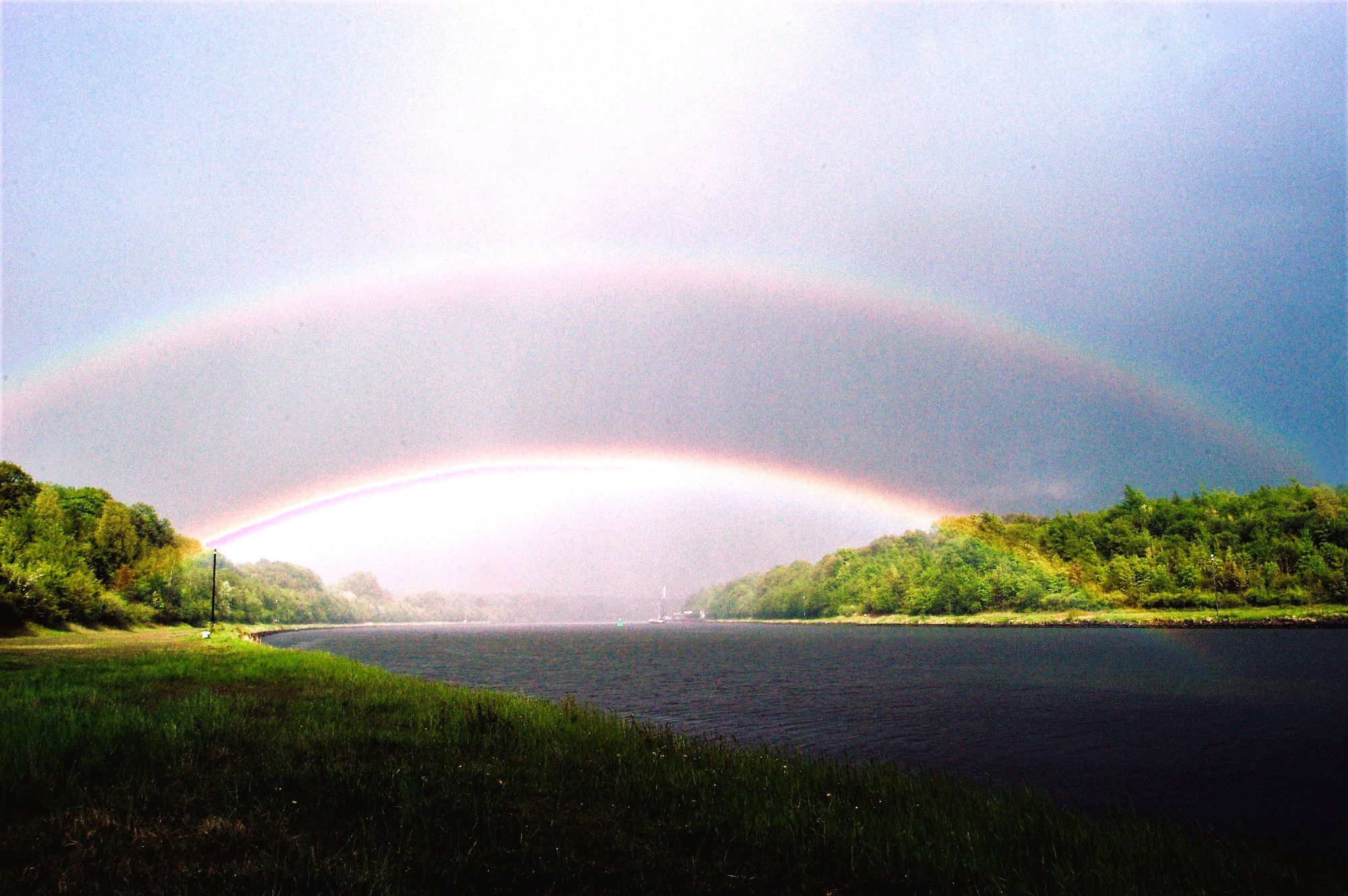 Thema: Geometrie

Der Nord- Ostsee Kanal mit einen Doppelregenbgen-