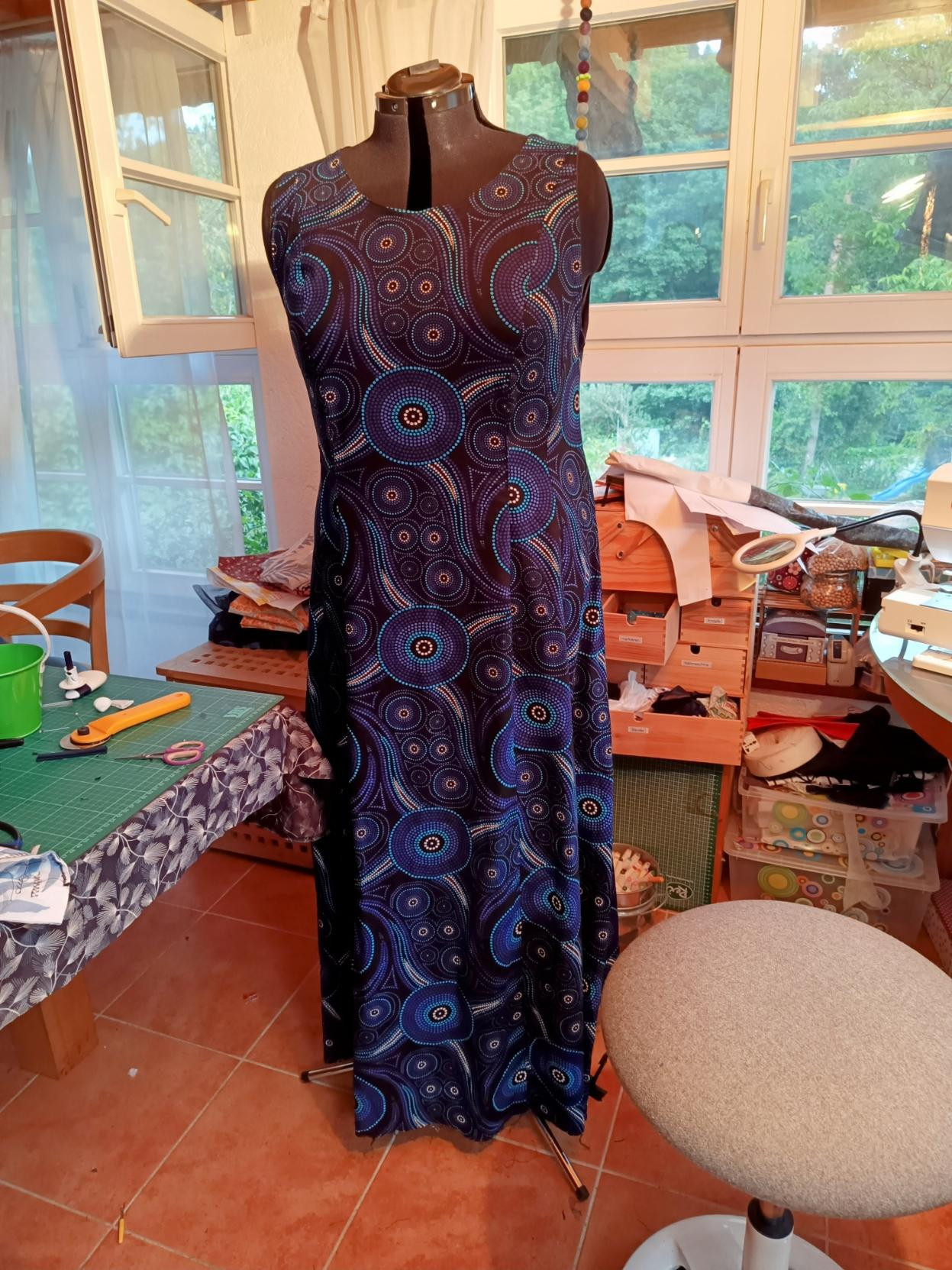 Kleid auf Schneiderpuppe aus Stoff mit Waxprint