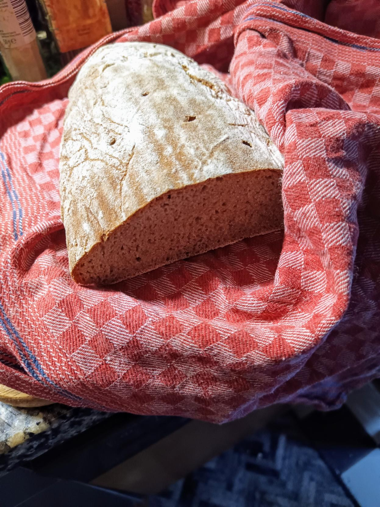 Frisch gebackenes
 Sauerteigbrot