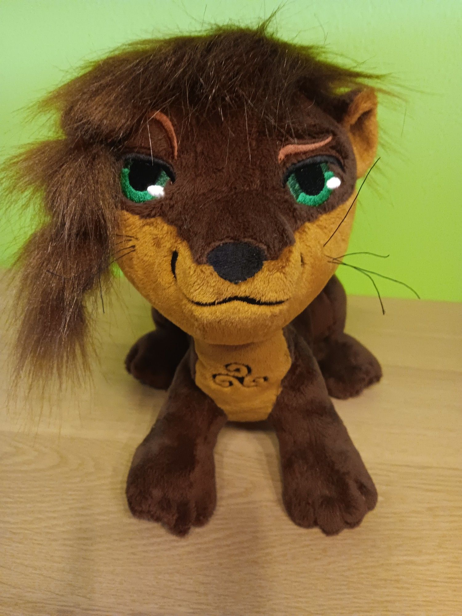 Otter plush, Front perspective. Dark and lighter brown. Fuzzy hair with a braid on the left hand side. Celtic Symbol at bremst.