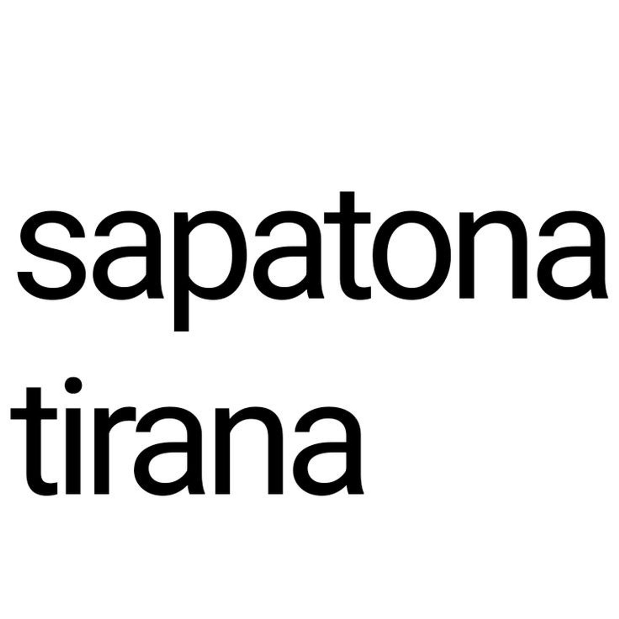 Imagem com fundo branco, e a frase "sapatona tirana" escrita em preto