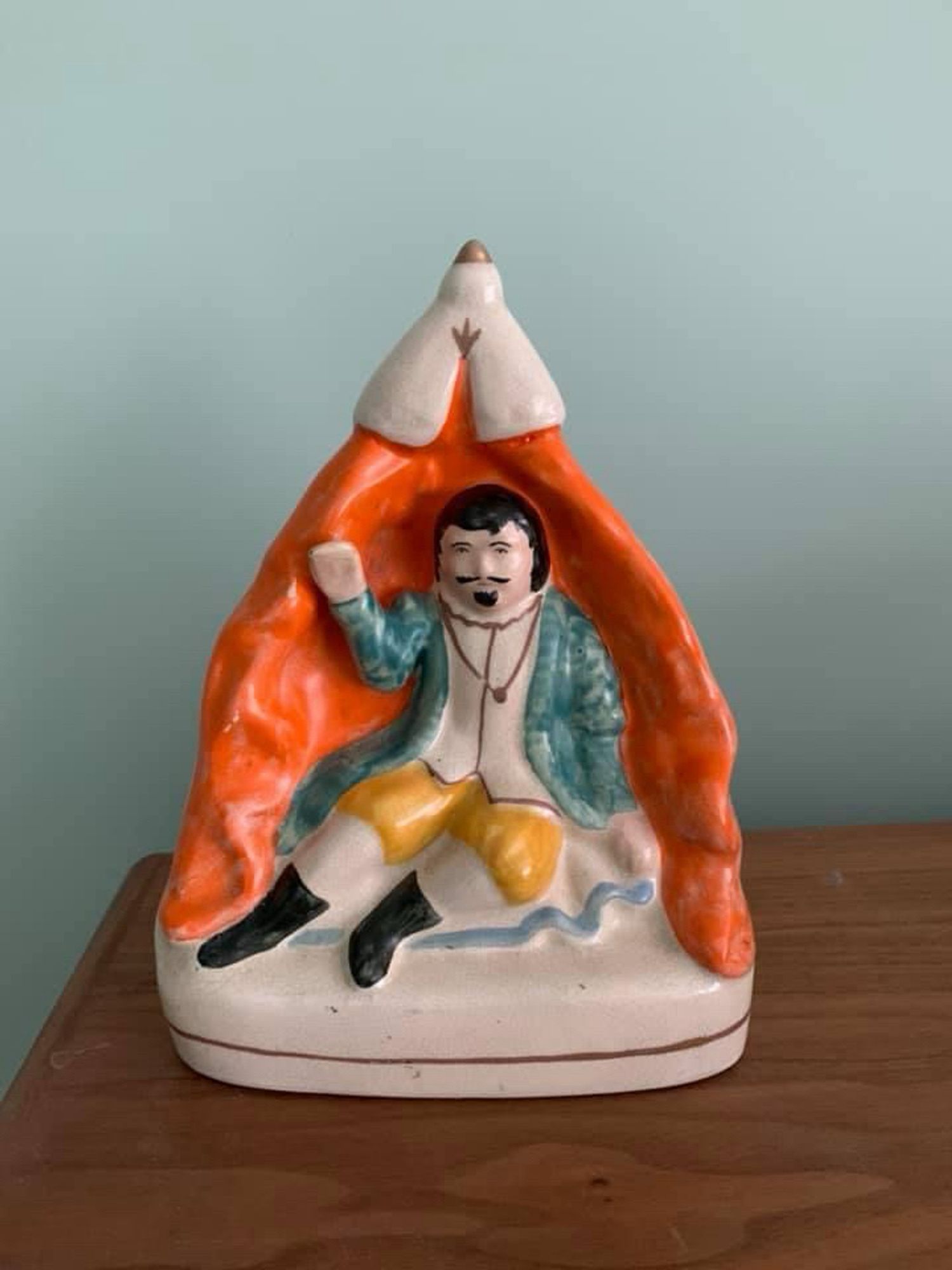 Ceramic depicting Richard III in his tent before the battle of Bosworth Field. The shape & colouration is (un)fortunately yonic.