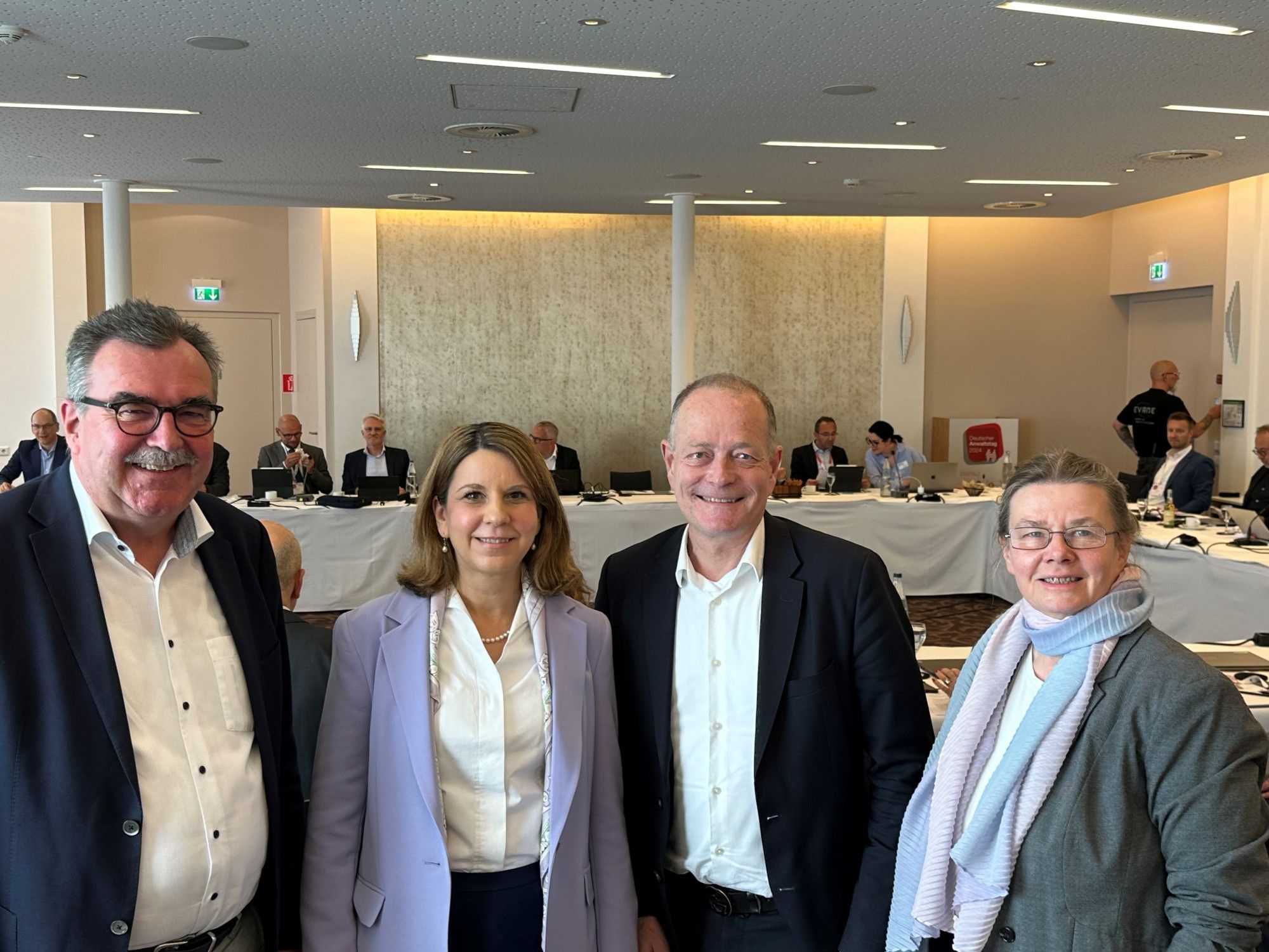 Dr. Sylvia Ruge und Dr. h.c. Edith Kindermann vom DAV mit Dr. Ulrich Wessels und Stephan Göcken von der BRAK beim Anwaltstag 2024.