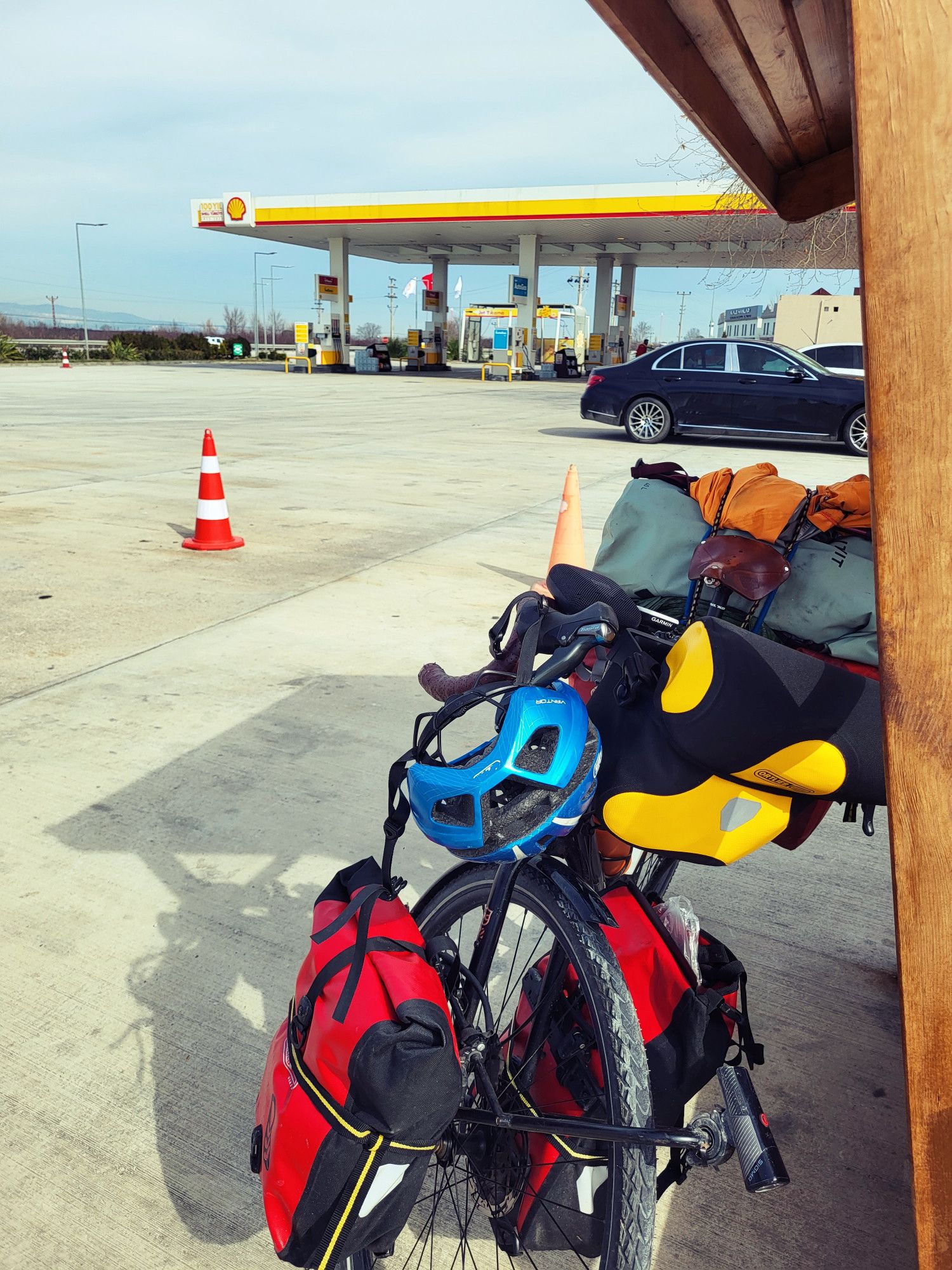 vélo sur aire d'autoroute