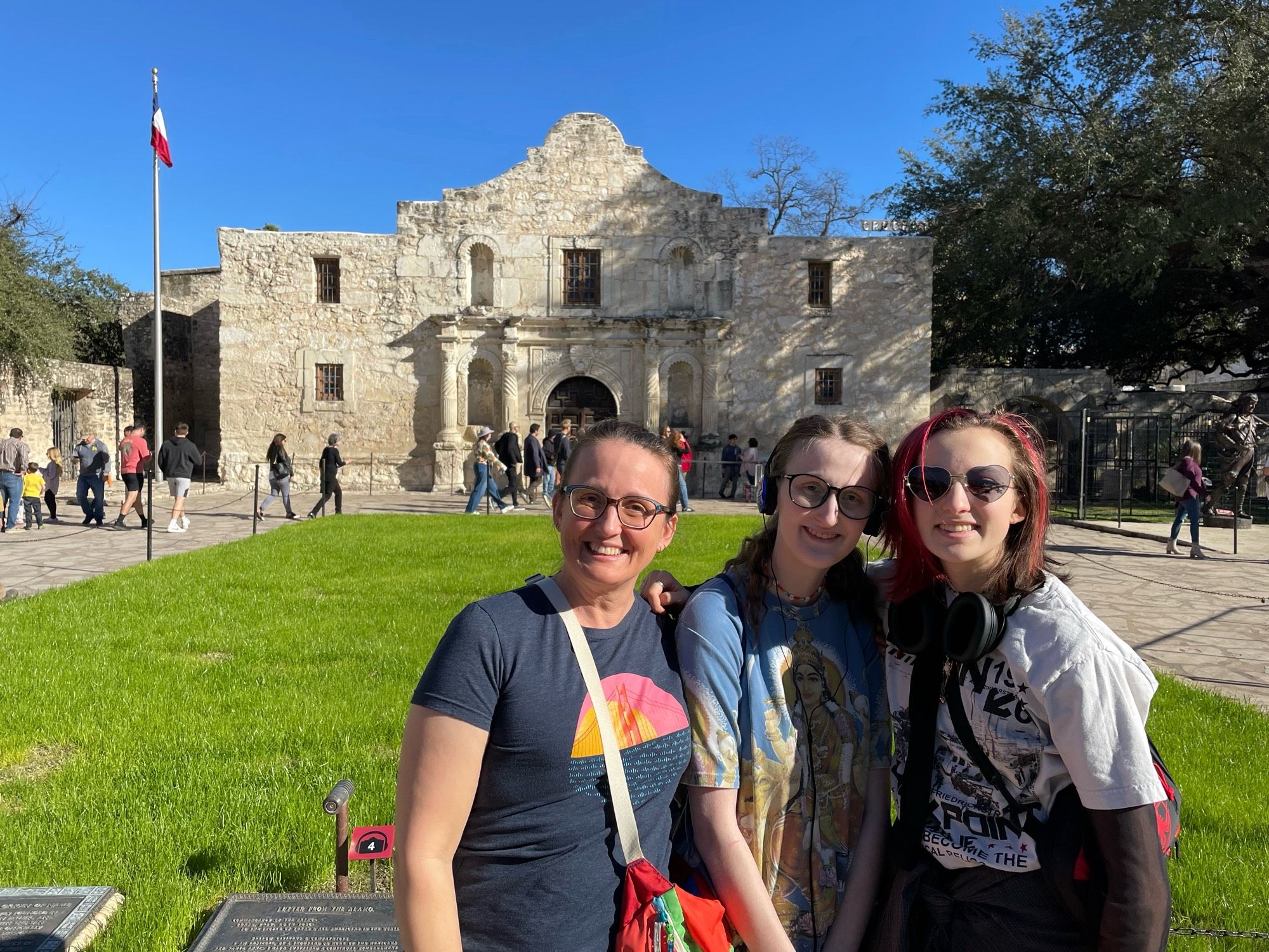 Lara and her kids in front of the chapel at the Alamo