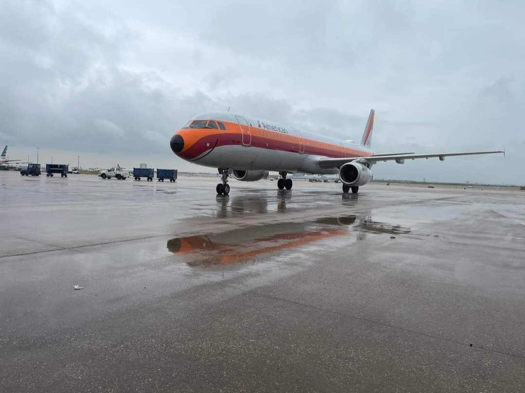 American Airlines PSA retro livery on the Airbus A321