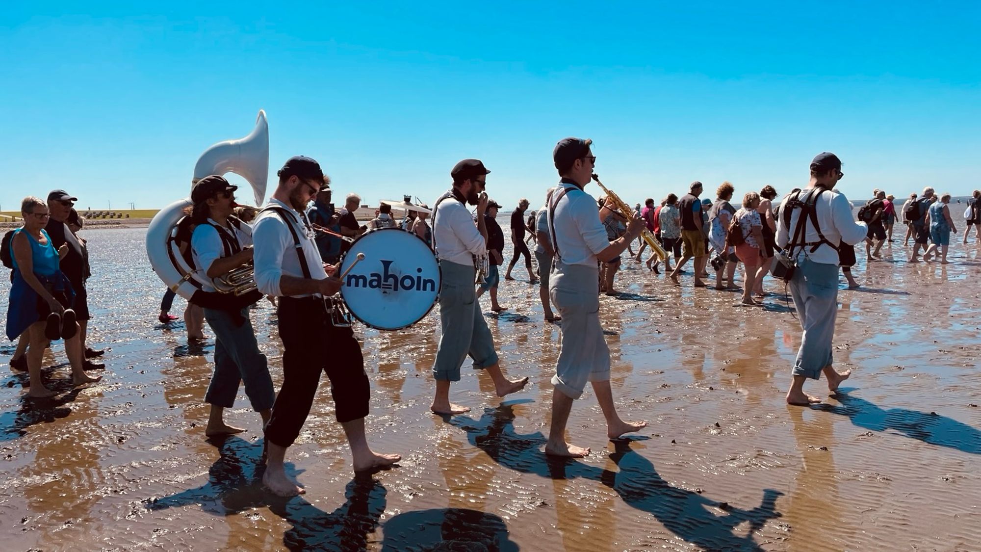 Musikgruppe Mahoin aus Hamburg. Machen Stimmung und alle singen mit! 