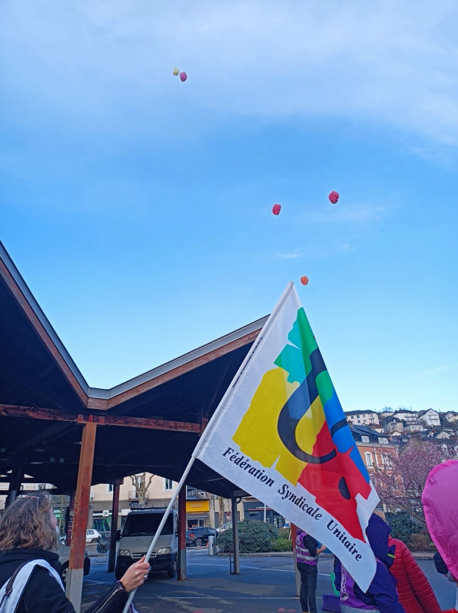 Lâcher de lanternes manifestation du 8 mars 2024 à Tulle et Brive