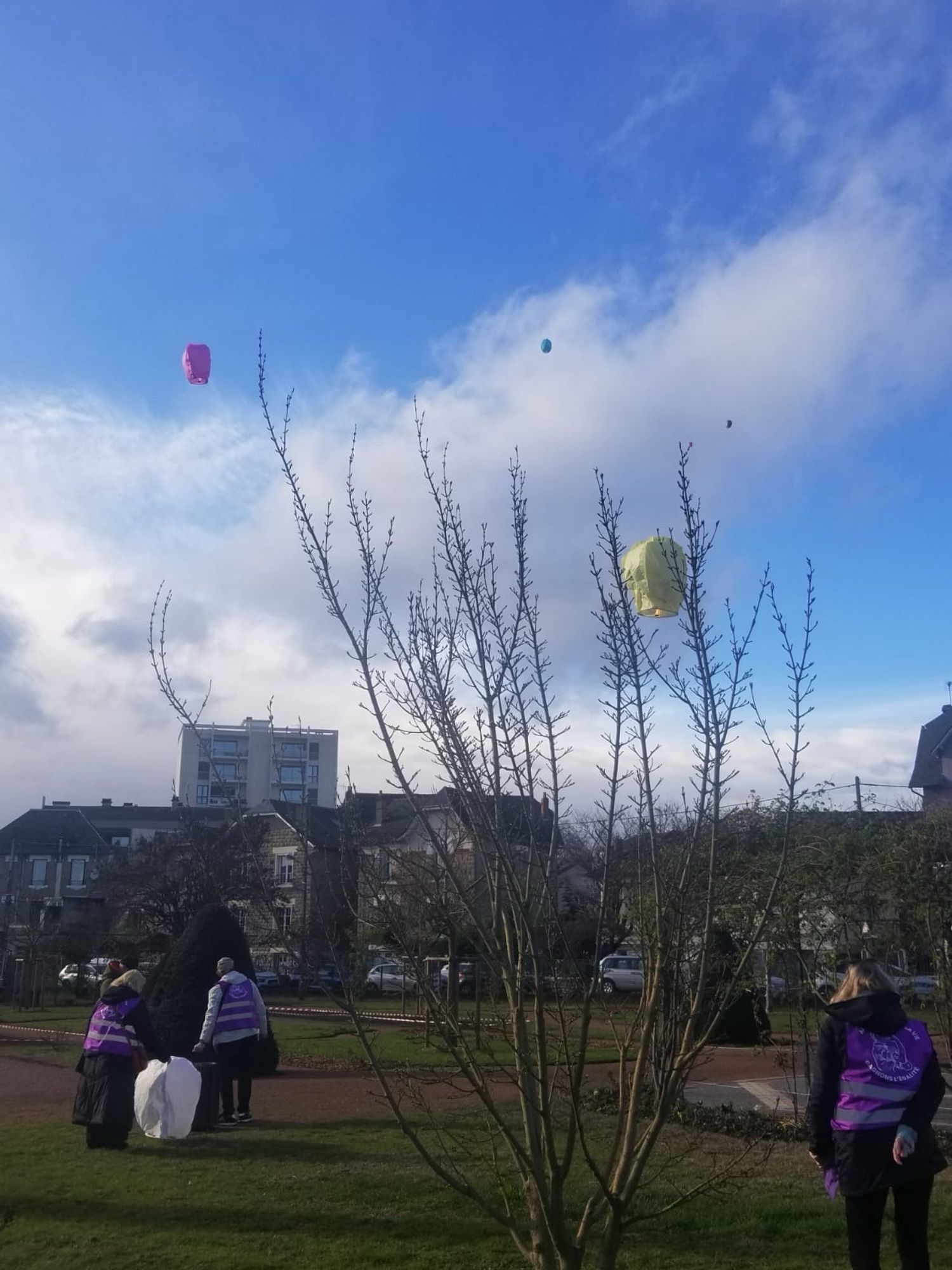 Lâcher de lanternes manifestation du 8 mars 2024 à Tulle et Brive