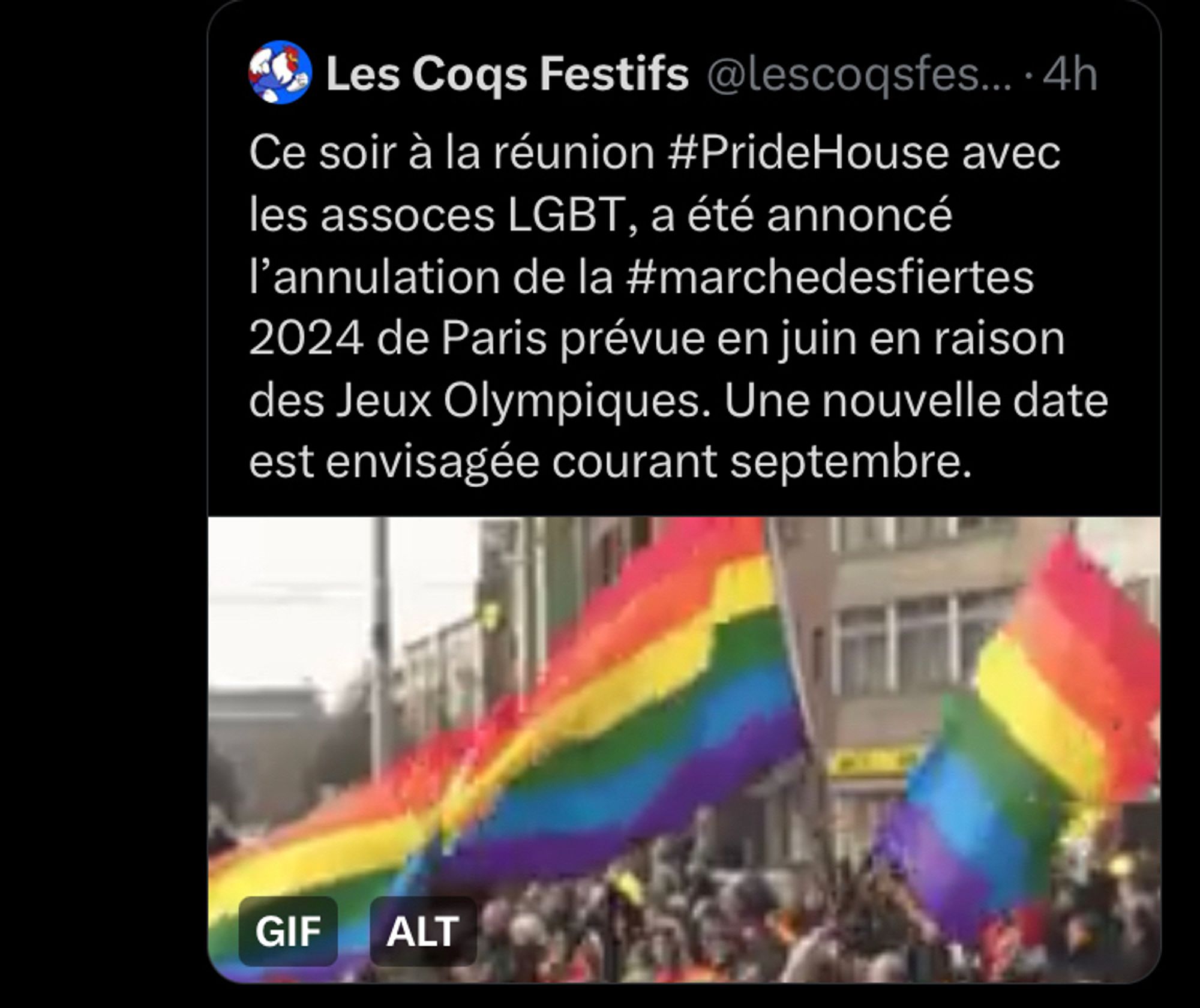 Tweet des Coqs Festifs (@lescoqsfestifs) il y a 4h.

“Ce soir à la réunion #PrideHouse avec les assoces LGBT, a été annoncé l’annulation de la #marchedesfiertes 2024 de Paris prévue en juin en raison des Jeux Olympiques. Une nouvelle date est envisagée courant septembre.”

Illustration : un GIF avec une foule qui agite des drapeaux LGBT.