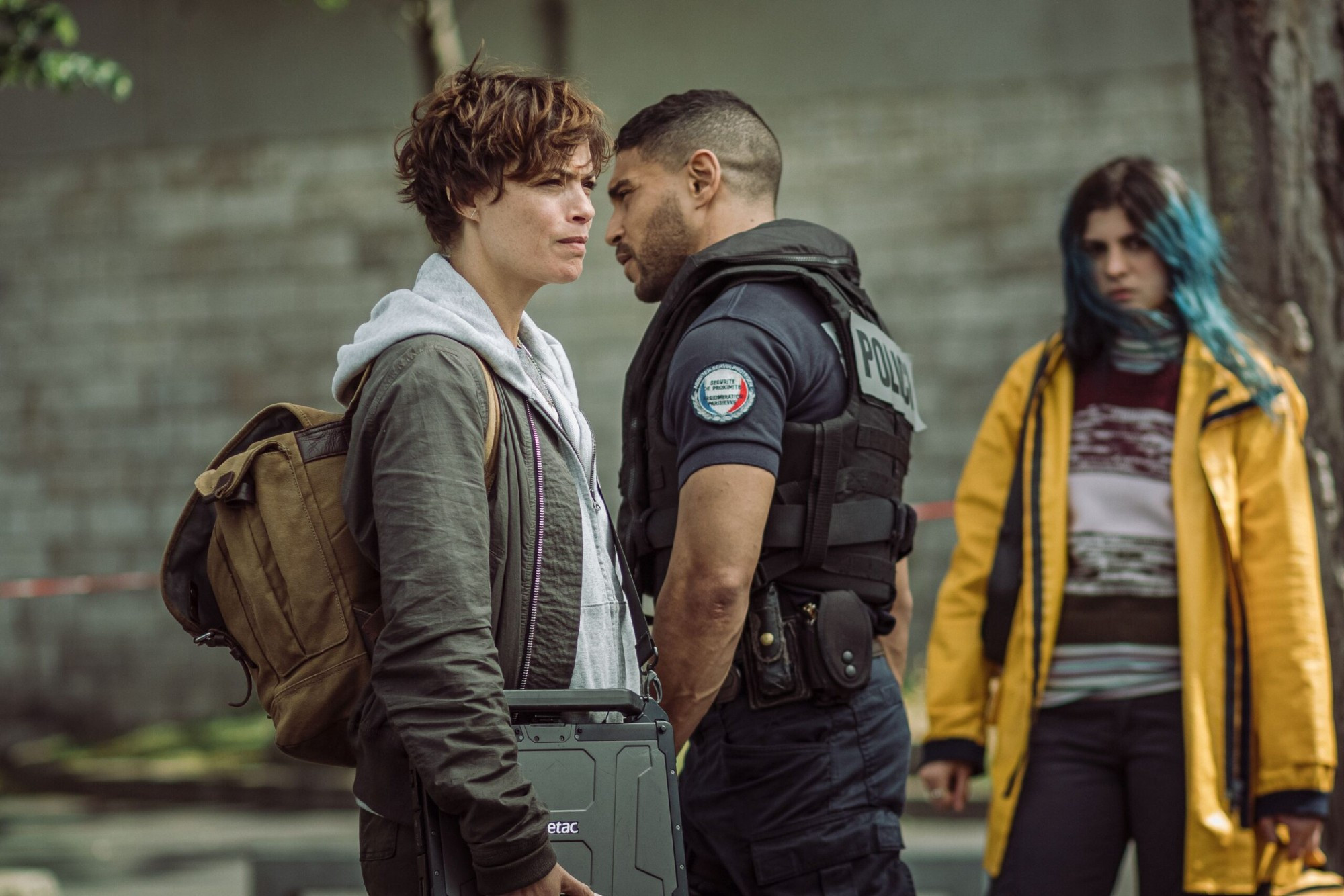 Sophie, a female scientist played by Bérénice Bejo stands next to Adi, a male police diver and Mika, a young ecologist played by Léa Léviant. They all look very worried.