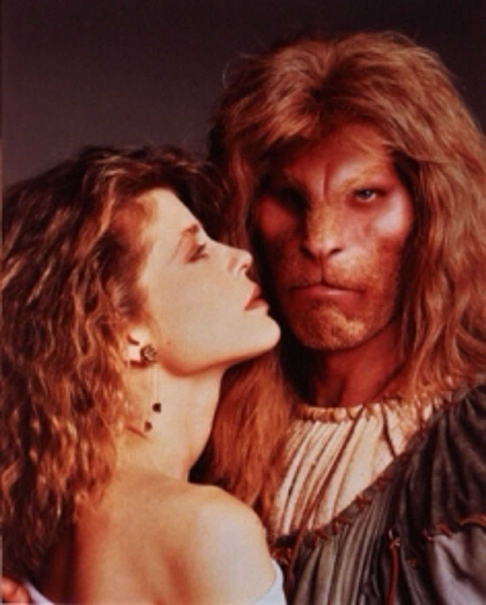 Linda Hamilton and Ron Perlman in Beauty & the Beast