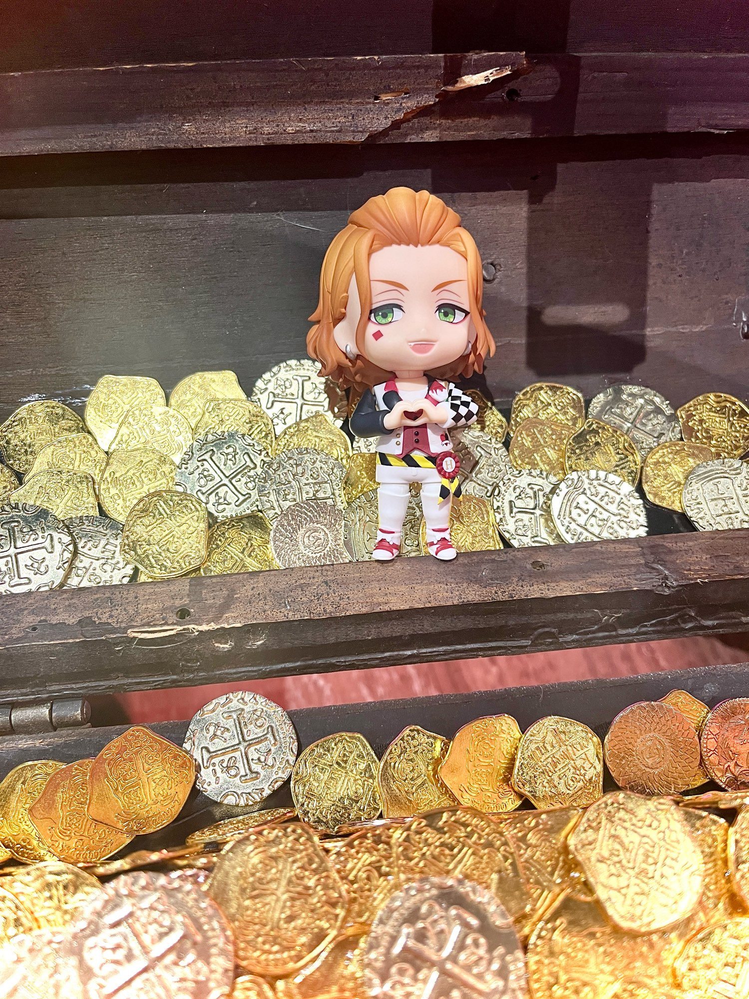 Cay-Cay found the treasure! Woohoo!! 🏴‍☠️💎💰