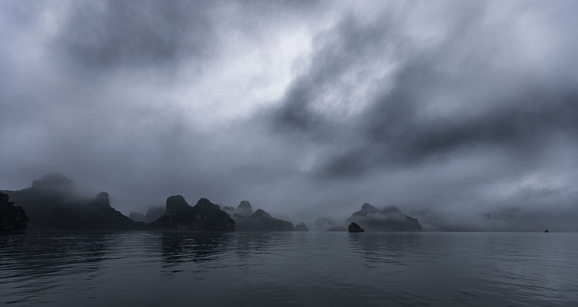 Kleine Inseln im Nebel