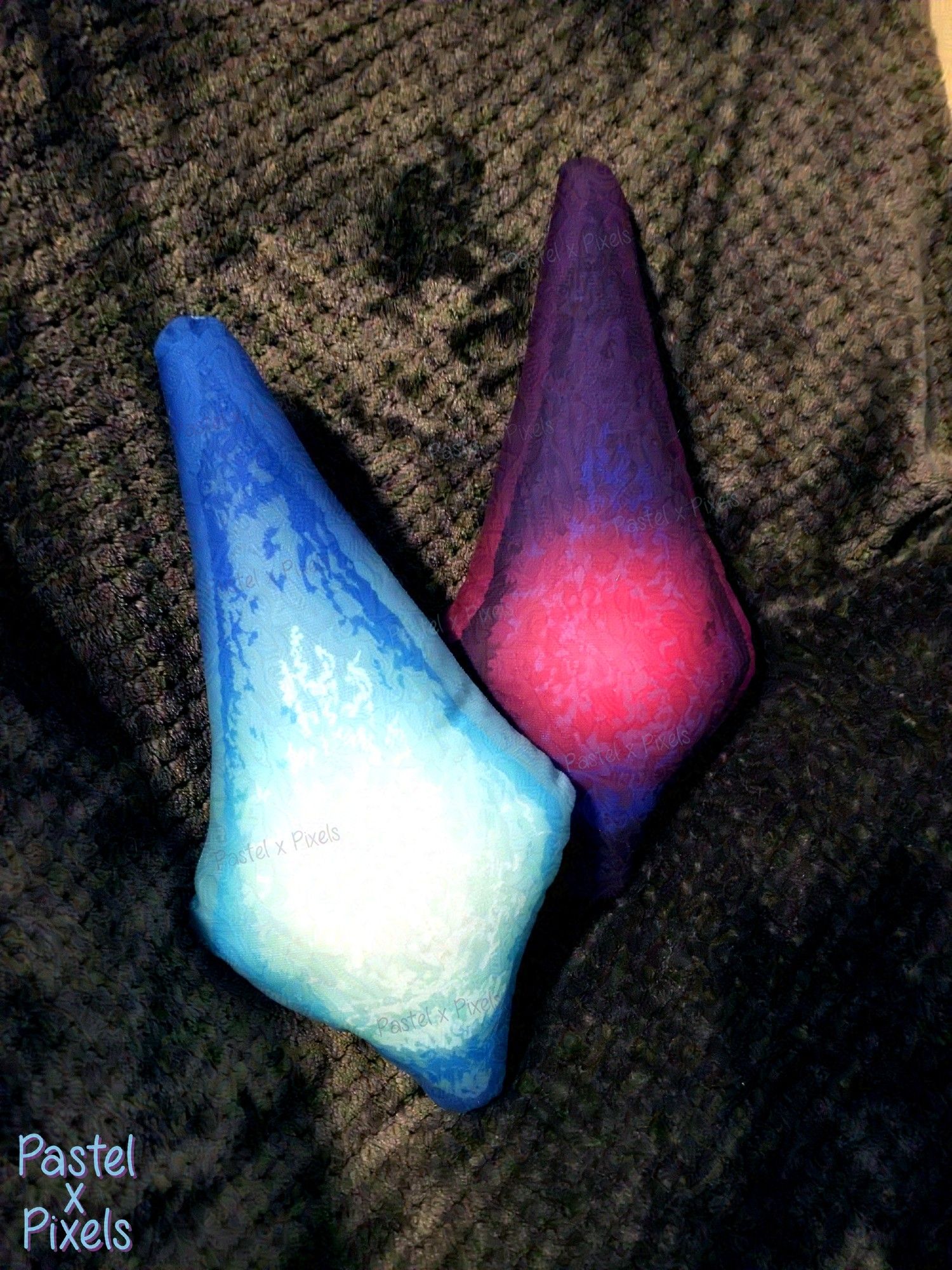 Two smaller pillows of the crystal versions of Hydaelyn and Zodiark