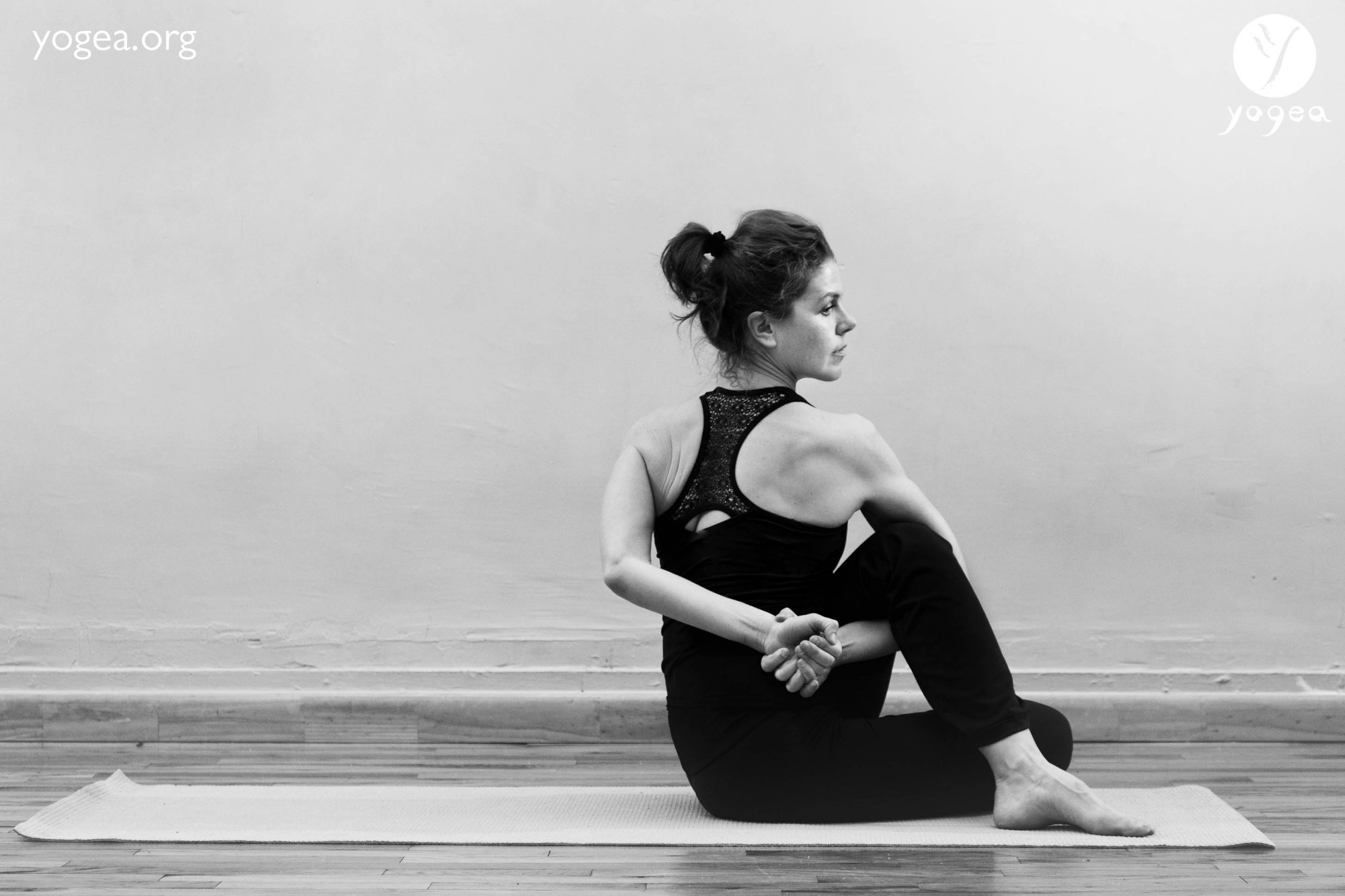 Woman doing the Matsyendrasana yoga twist