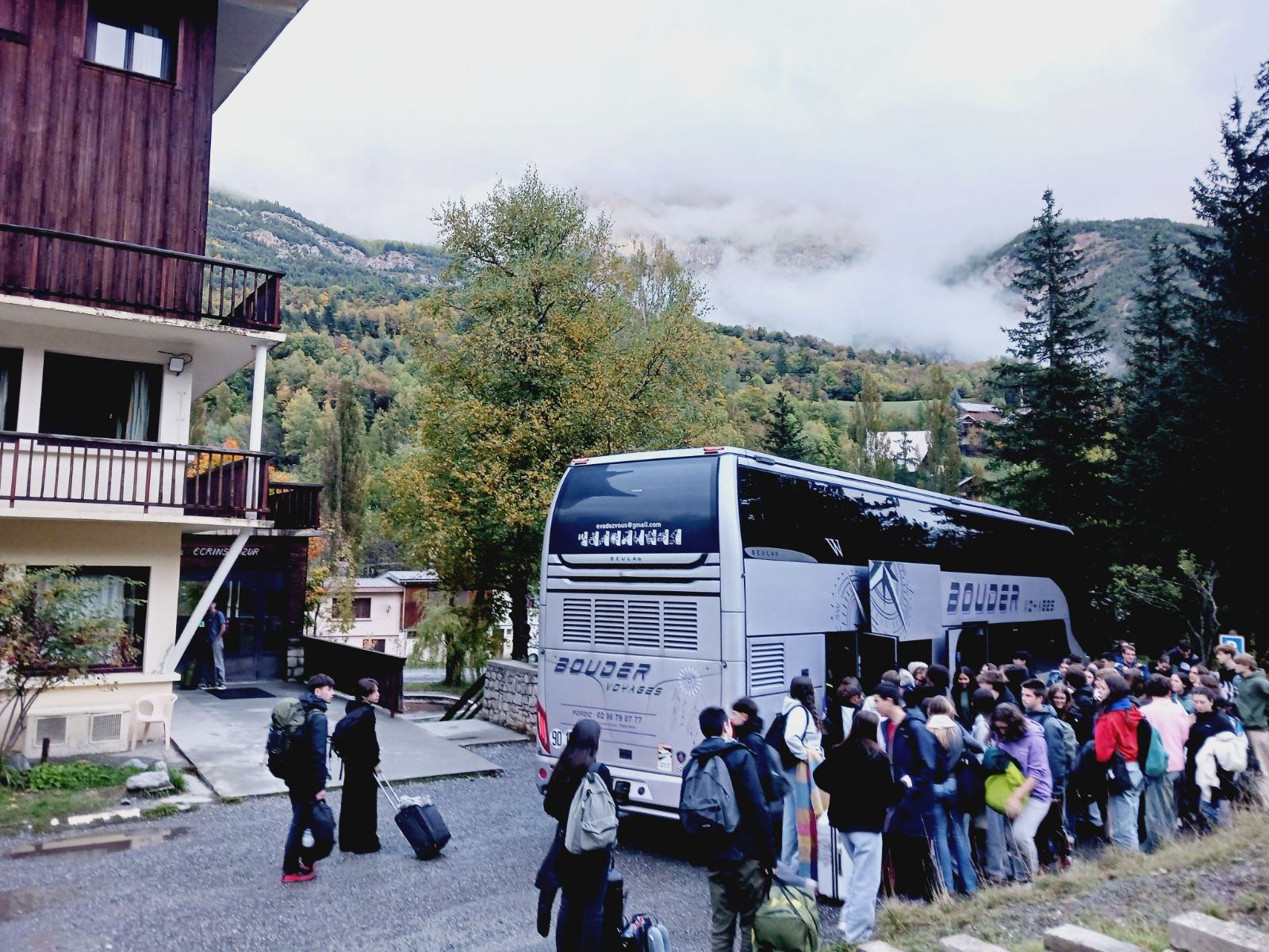 Du 8 au 11 octobre : édition 2024 du stage de géologie de terrain dans le Briançonnais des élèves du lycée Louis-Bascan en classe de Première générale spécialité SVT.