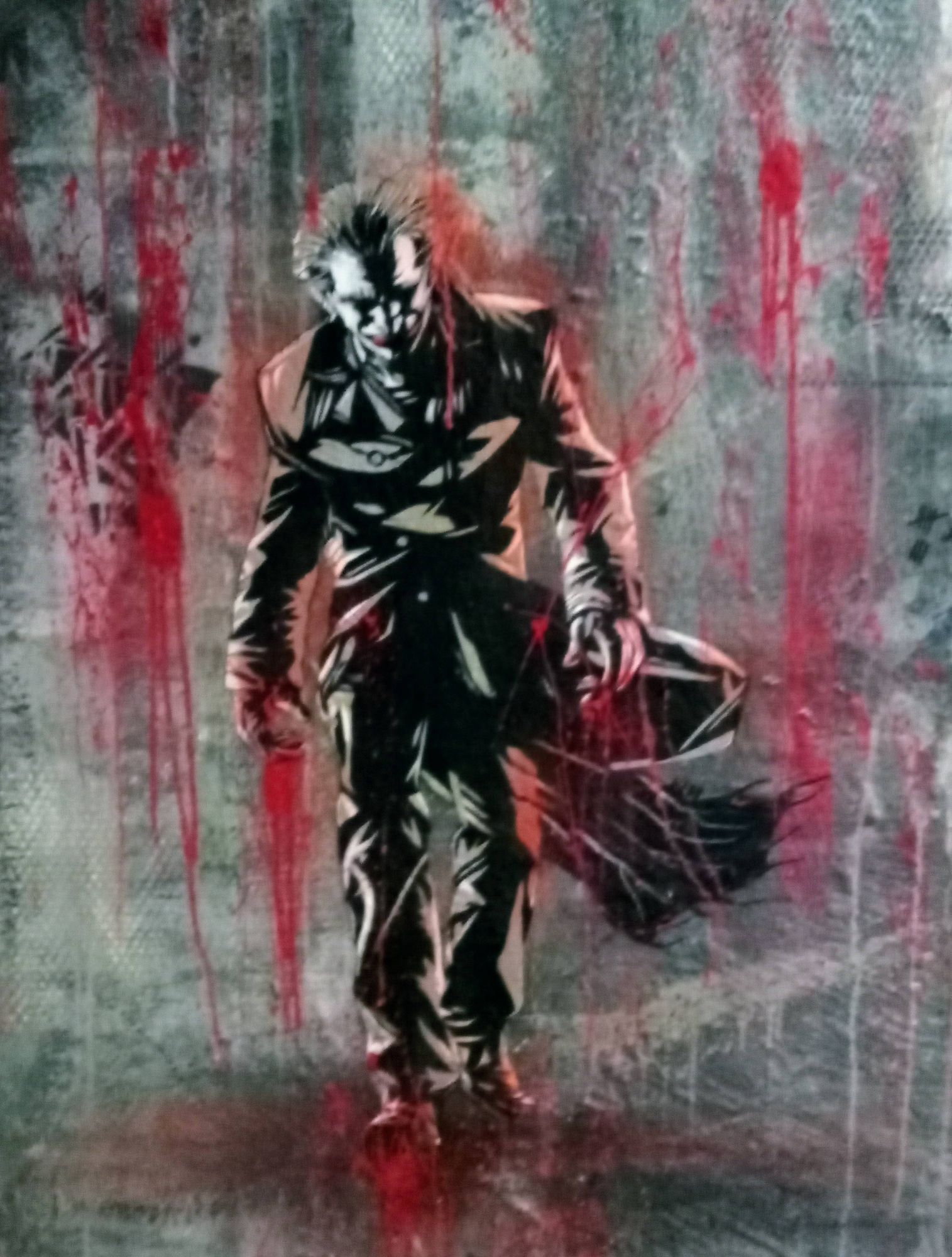 Graffiti in grey and red of the "Joker"