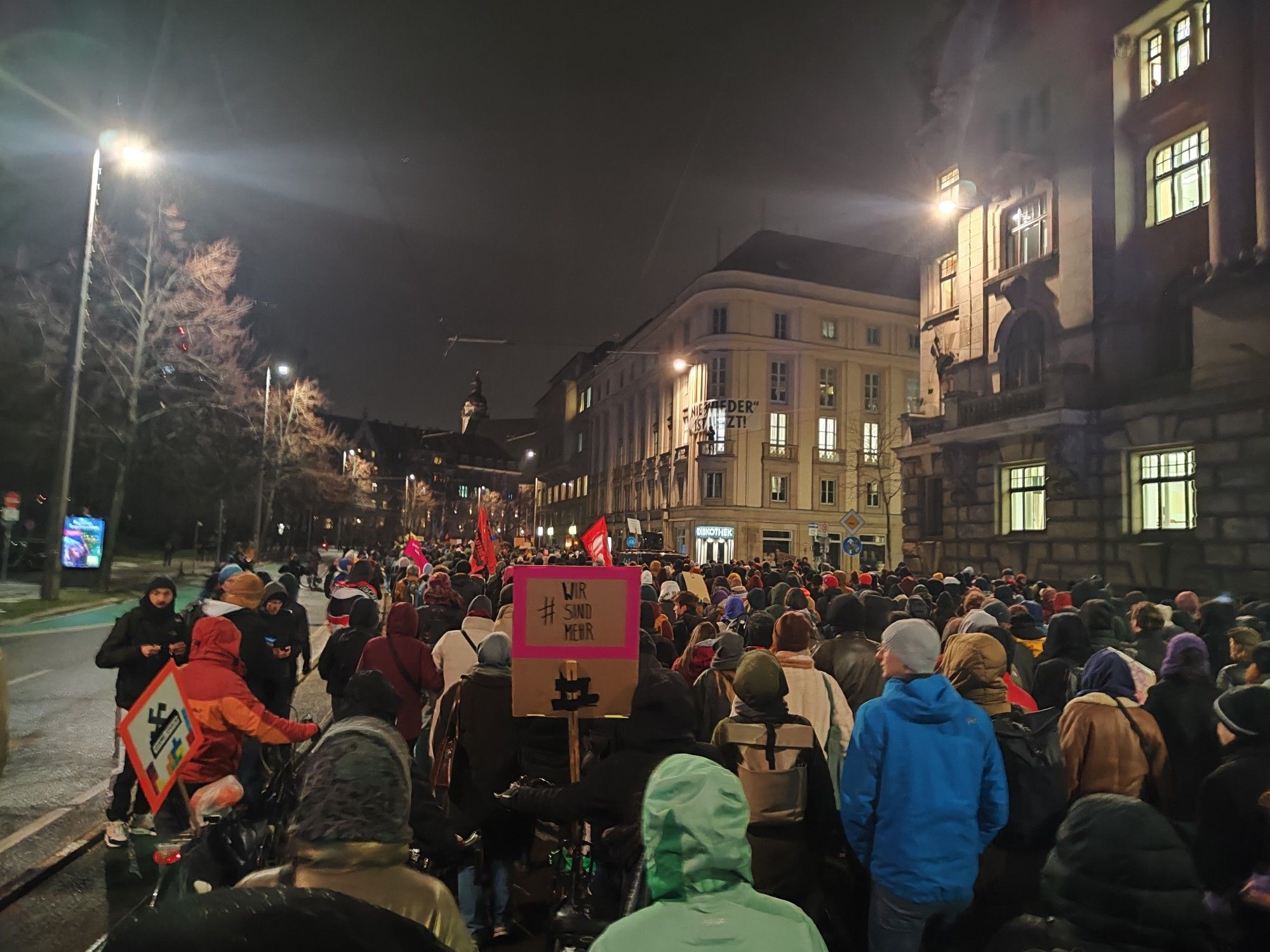 Tausende Demonstranten auf dem Ring in Leipzig