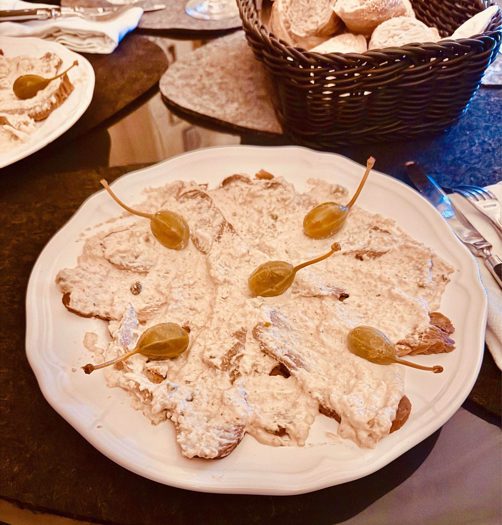 A plate with vegan „Vitello tonnato“