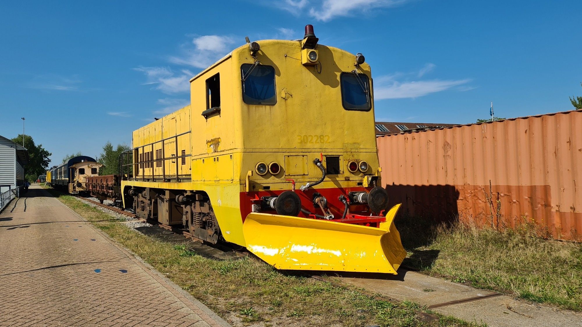 2200-locomotief met sneeuwschuiver