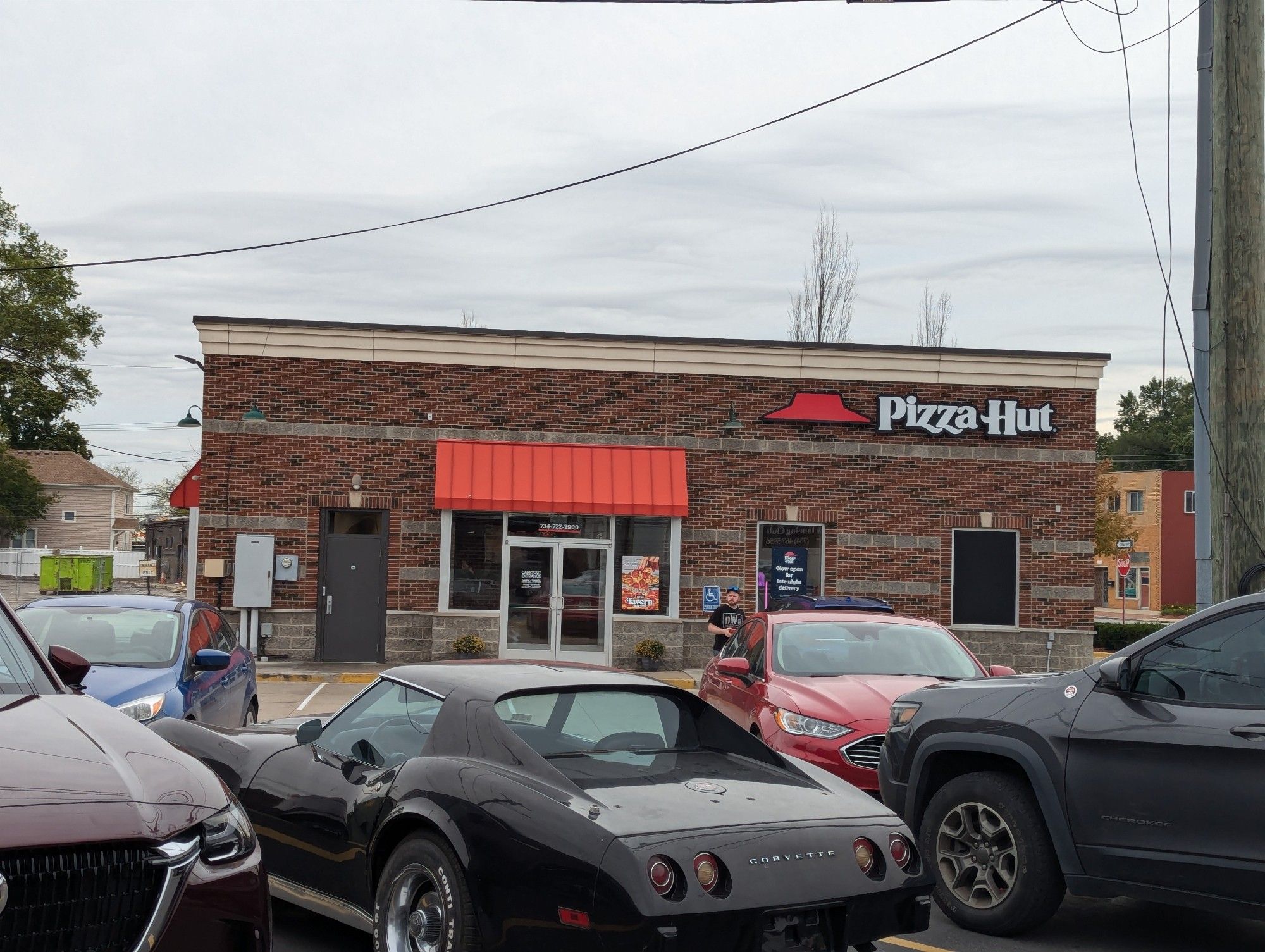 Newer looking brick Pizza Hut