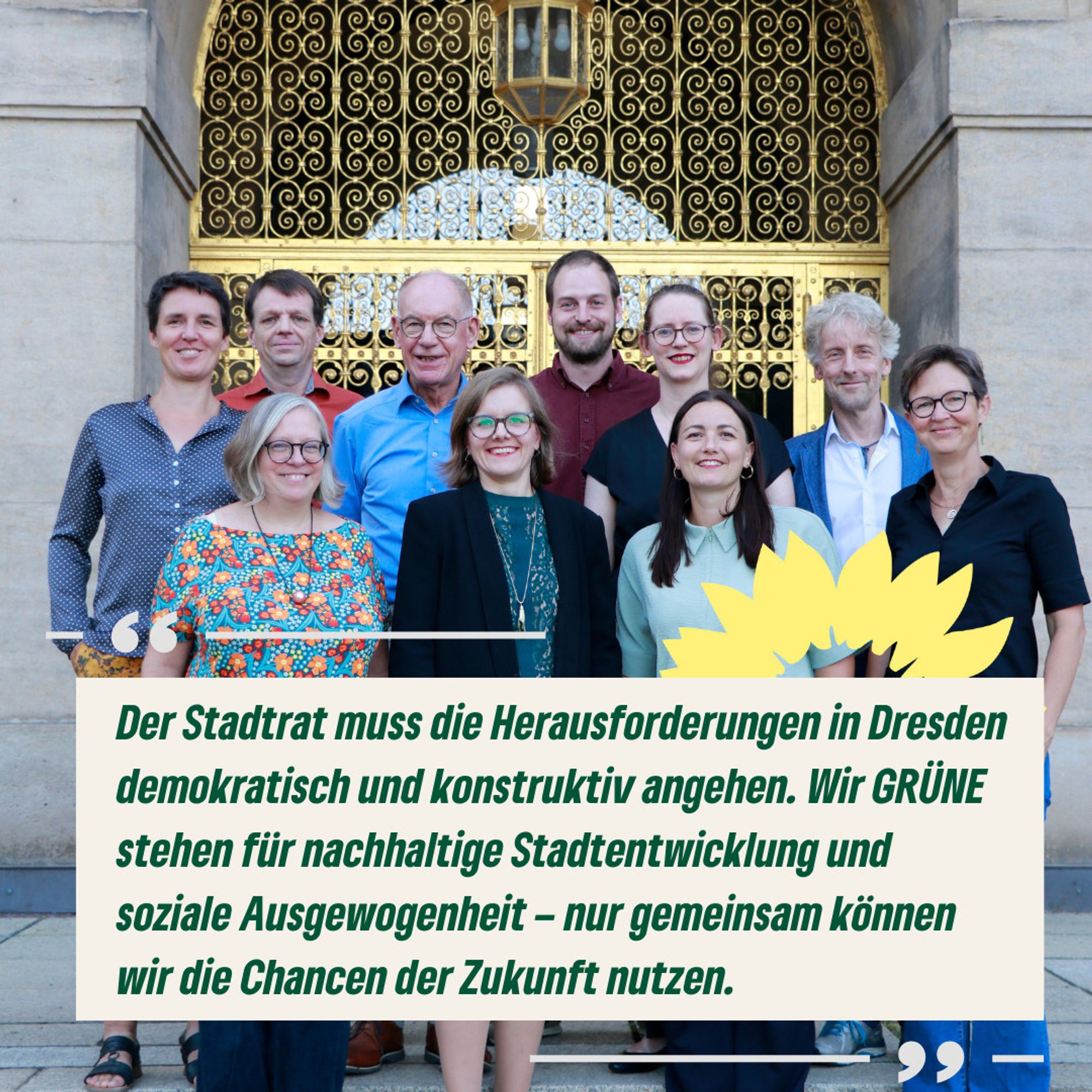 Zitatkachel der neuen GRÜNEN FRaktion: Text: Der Stadtrat muss die Herausforderungen in Dresden demokratisch und konstruktiv angehen. Wir GRÜNE stehen für nachhaltige Stadtentwicklung und soziale Ausgewogenheit – nur gemeinsam können wir die Chancen der Zukunft nutzen.