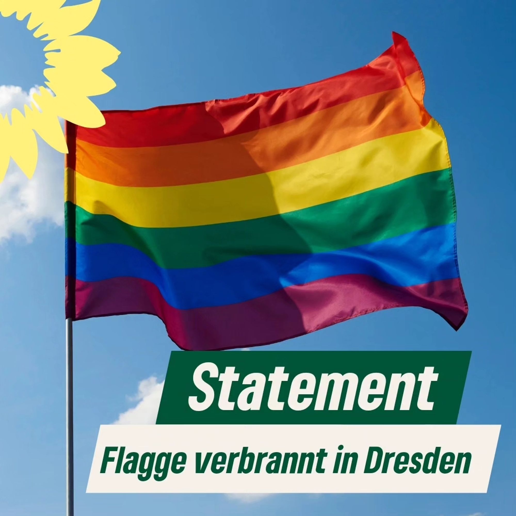 Regenbogenflagge im Hintergrund blauer Himmel Text: Statement Flagge verbrannt in Dresden