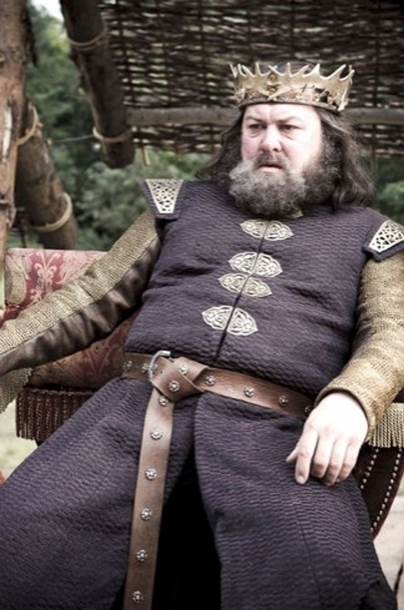 Robert Baratheon med krone på hovudet.