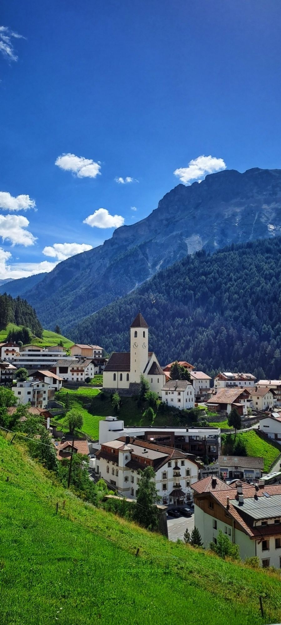 Foto panoramica del nuovo abitato di Curon Venosta/ Graun im Vinschgau (provincia di Bolzano/Bozen)