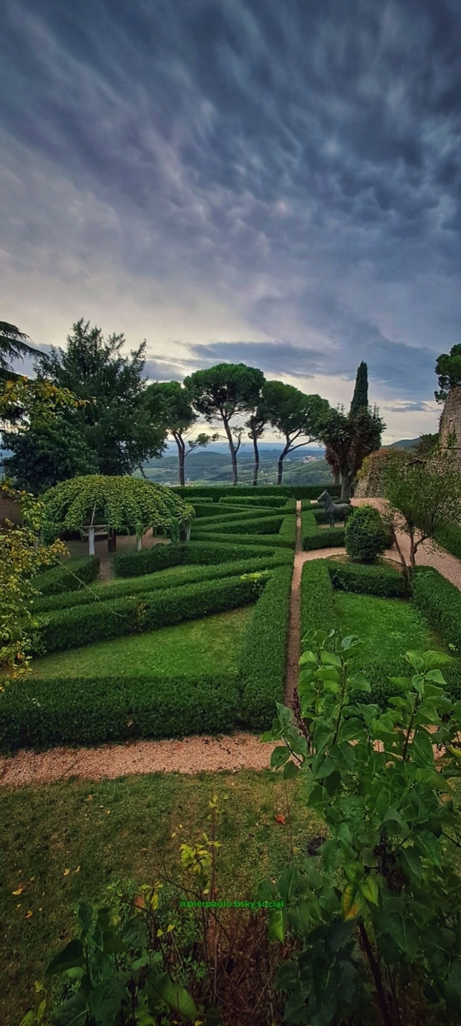 Il giardino all'italiana della Fortezza Medicea di Montepulciano