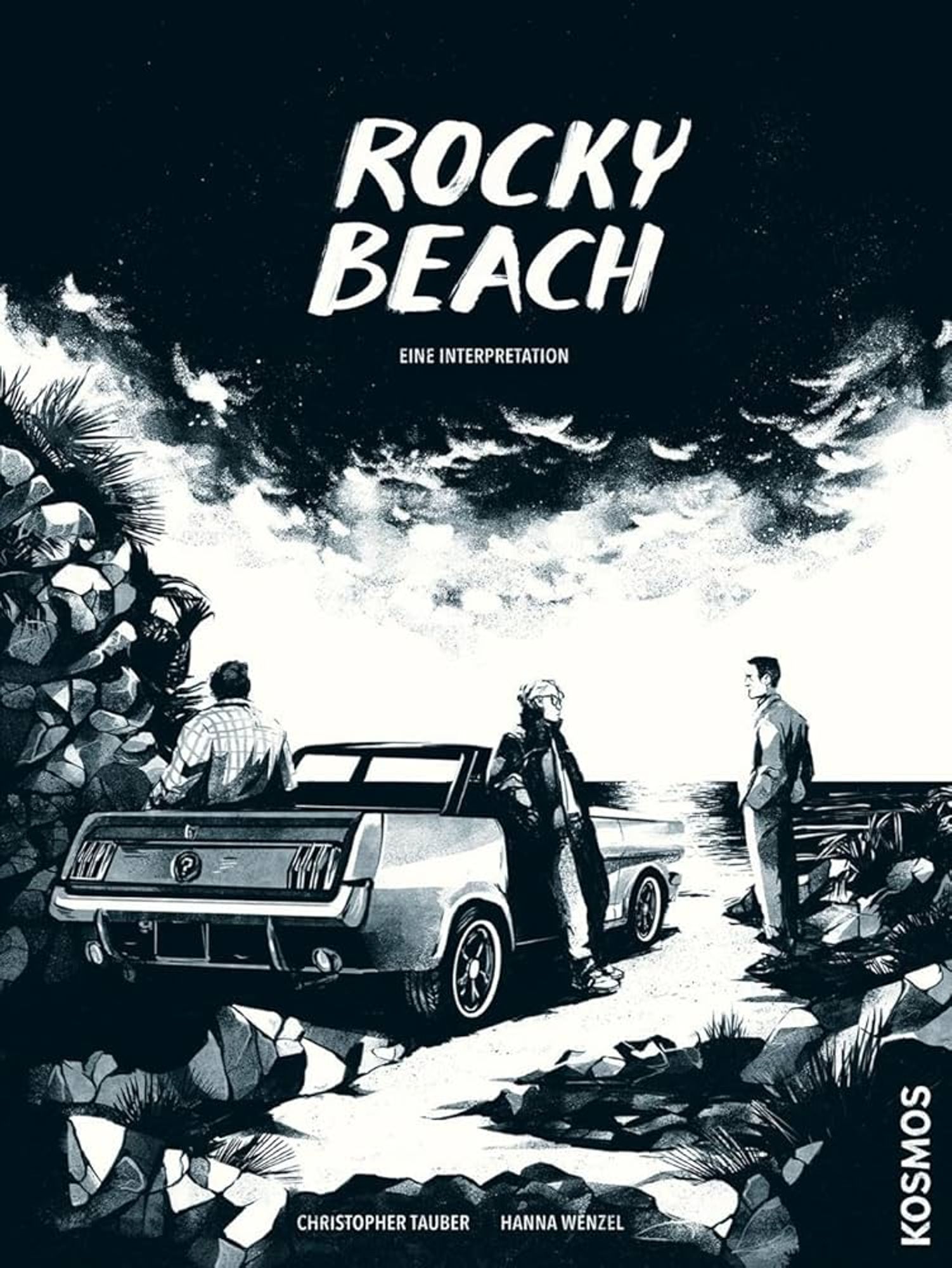 Coverabbildung des Schwarzweiß Noir Comics Rocky Beach im Kosmos Verlag.

Die erwachsen gewordenen drei Detektive stehen am Pazifikstrand neben ihrem Auto und blicken gedankenverloren in die Gegend