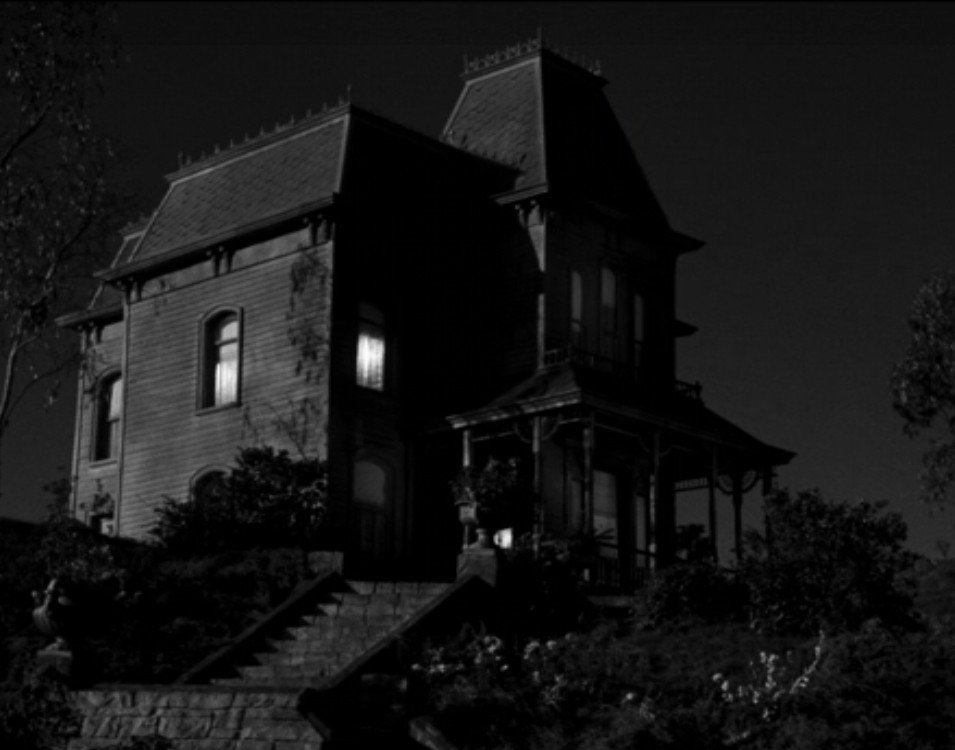 A spooky house on a hill (a black and white screen grab from Psycho 1960)