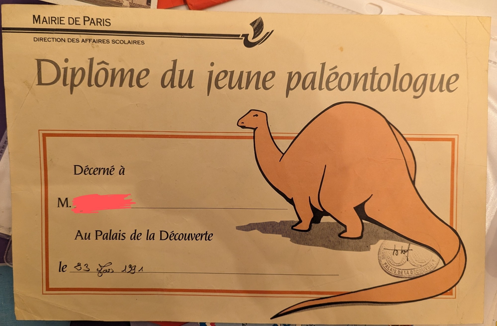 Photo d’un diplôme du jeune paléontologue décerné le 23 mars 1991.