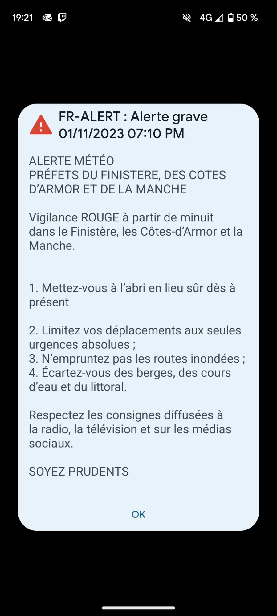 Message d’alerte concernant les risques météo : vigilance rouge dans le Finistère, les Côtes d’Armor et la Manche. Consignes de sécurité.