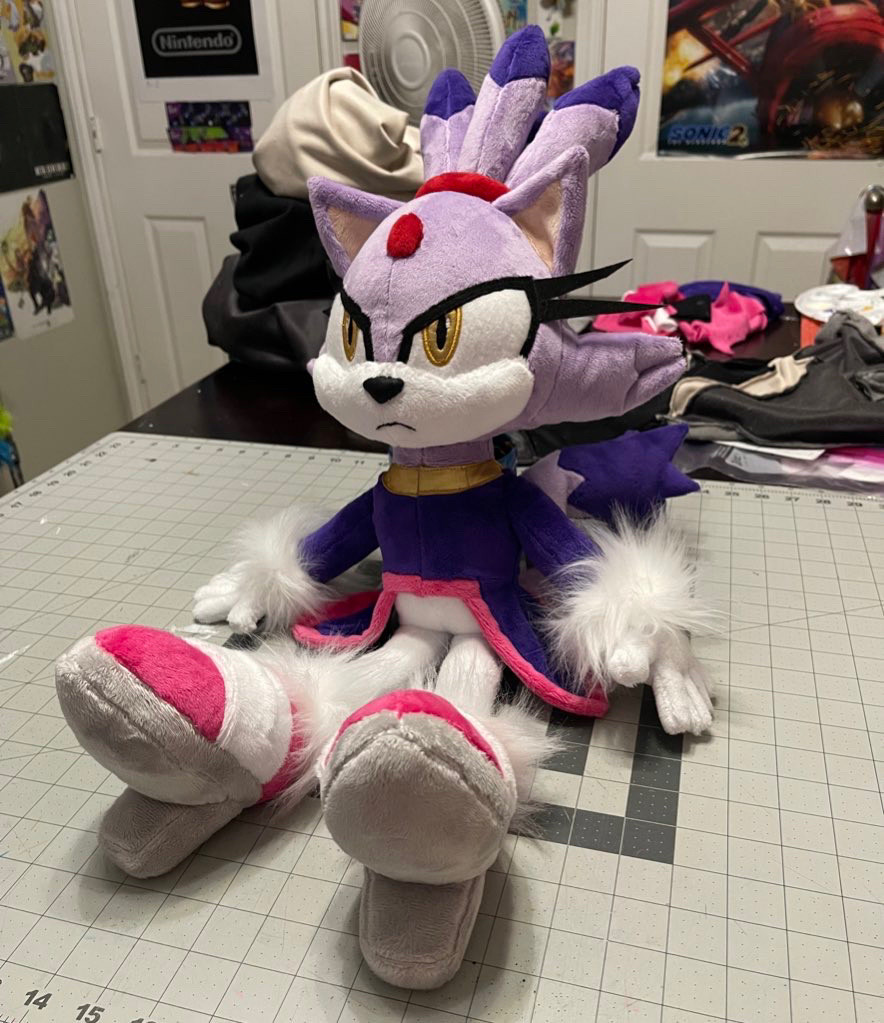 handmade plush of Blaze the Cat from Sonic, sitting on a crafting table!  #plushart