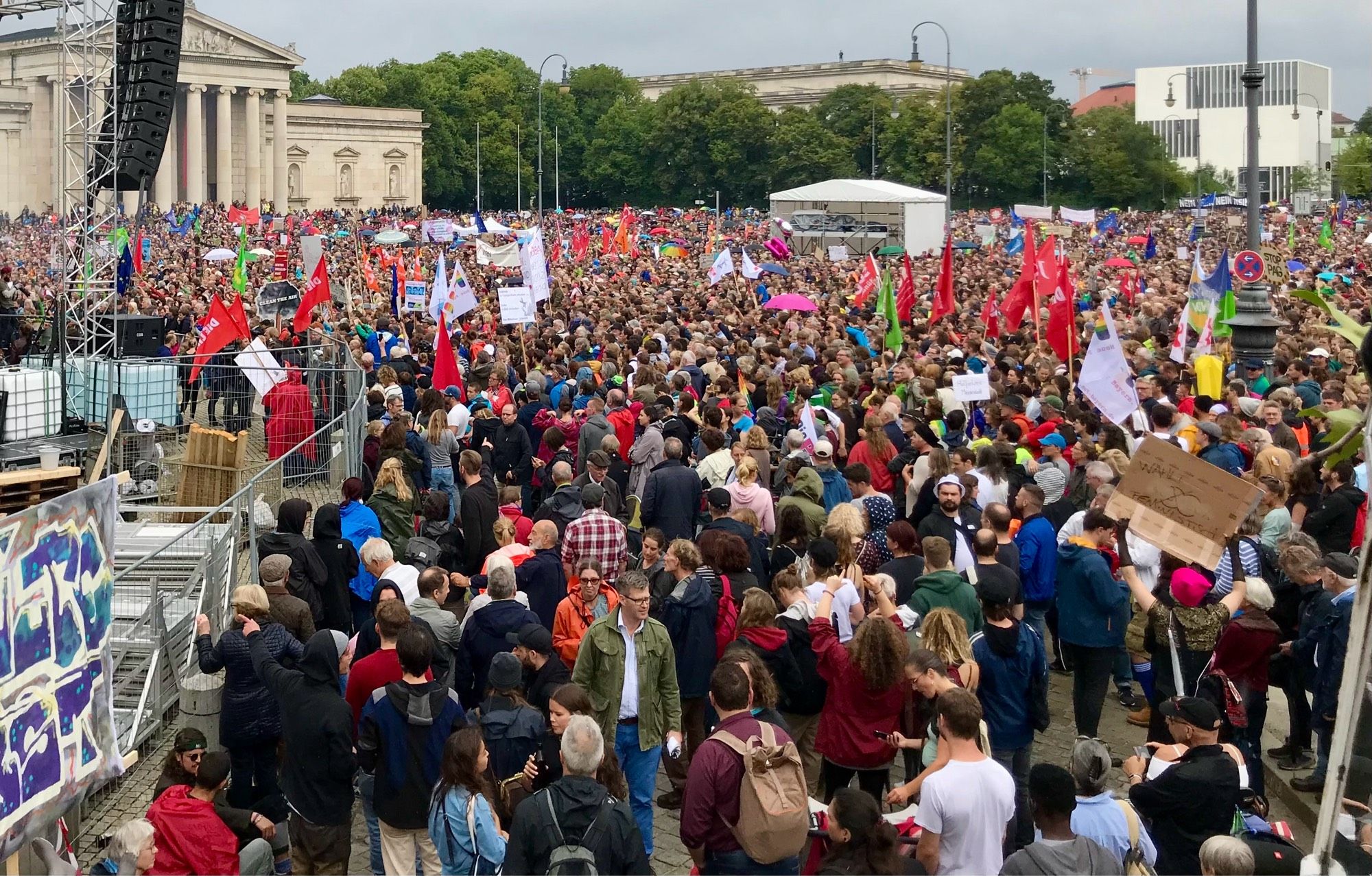 #ausgehetzt-Demo in München 2018

Aufstand der Mutbürger gegen die CSU
 #Ausgehetzt: Gemeinsam gegen eine Politik der Angst

https://www.sueddeutsche.de/muenchen/ausgehetzt-demo-muenchen-1.4065190