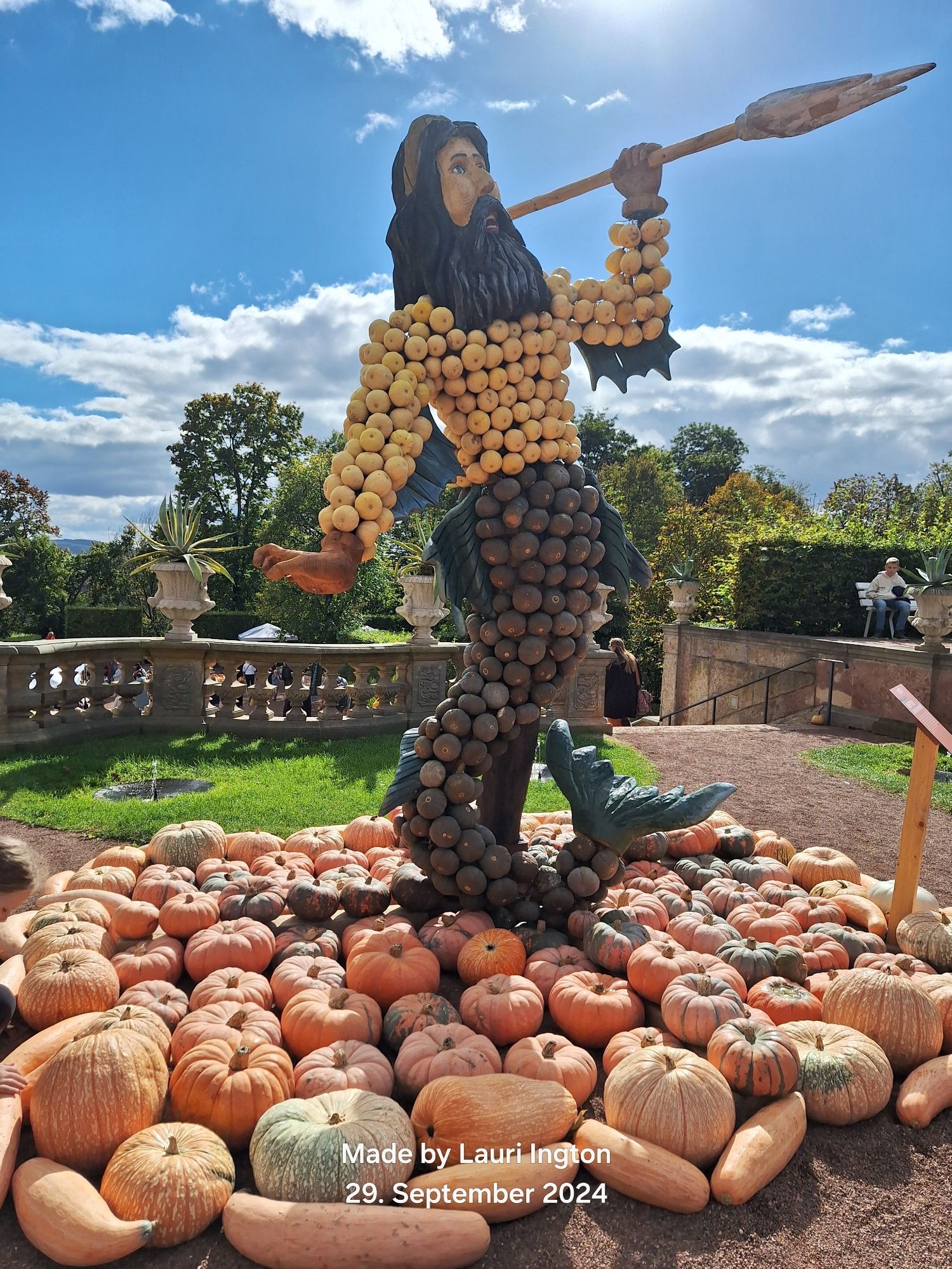 Statue von Neptun aus Kürbissen