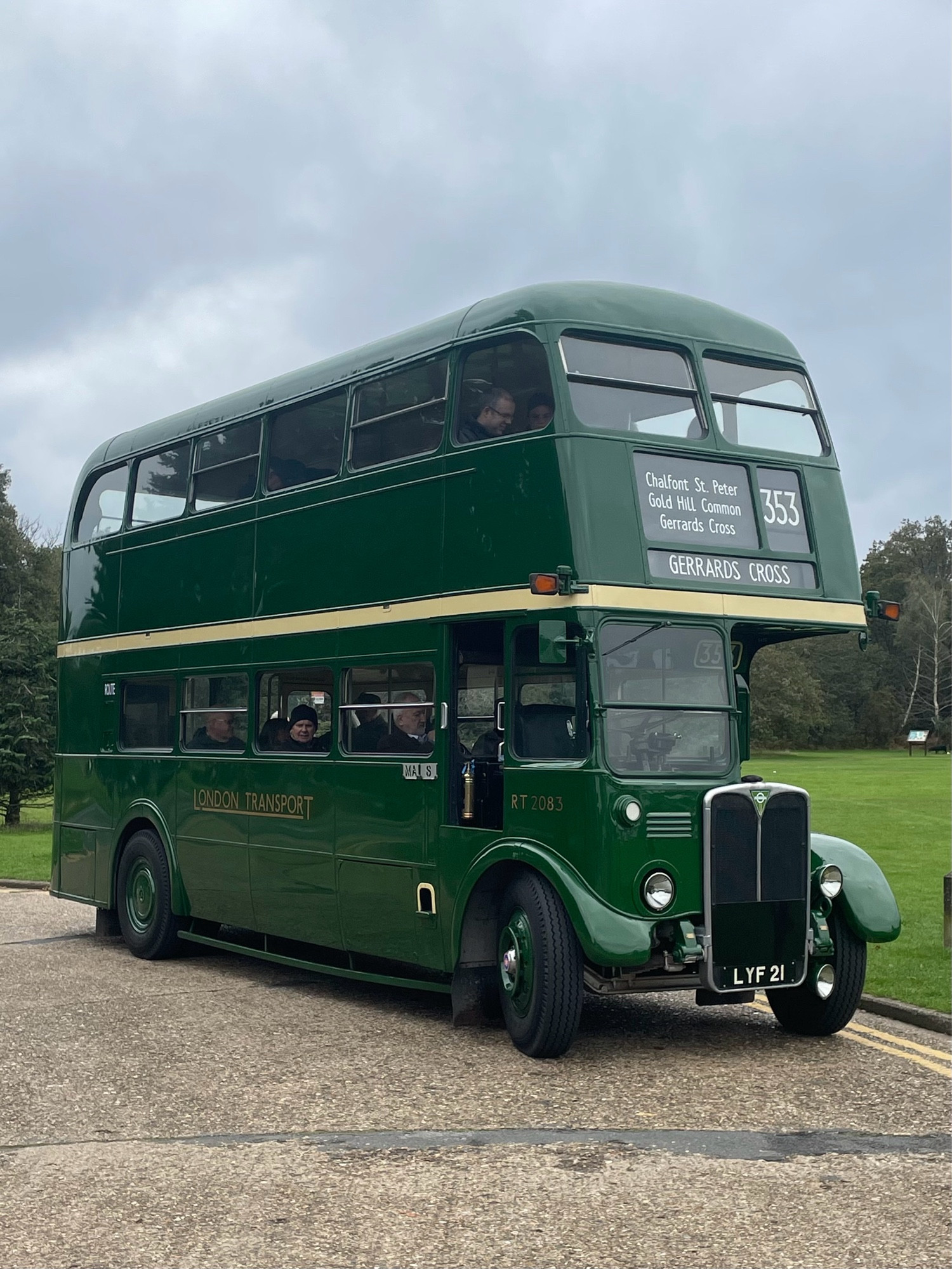 RT2083 at Gerrards Cross on Sunday 6 October 2024