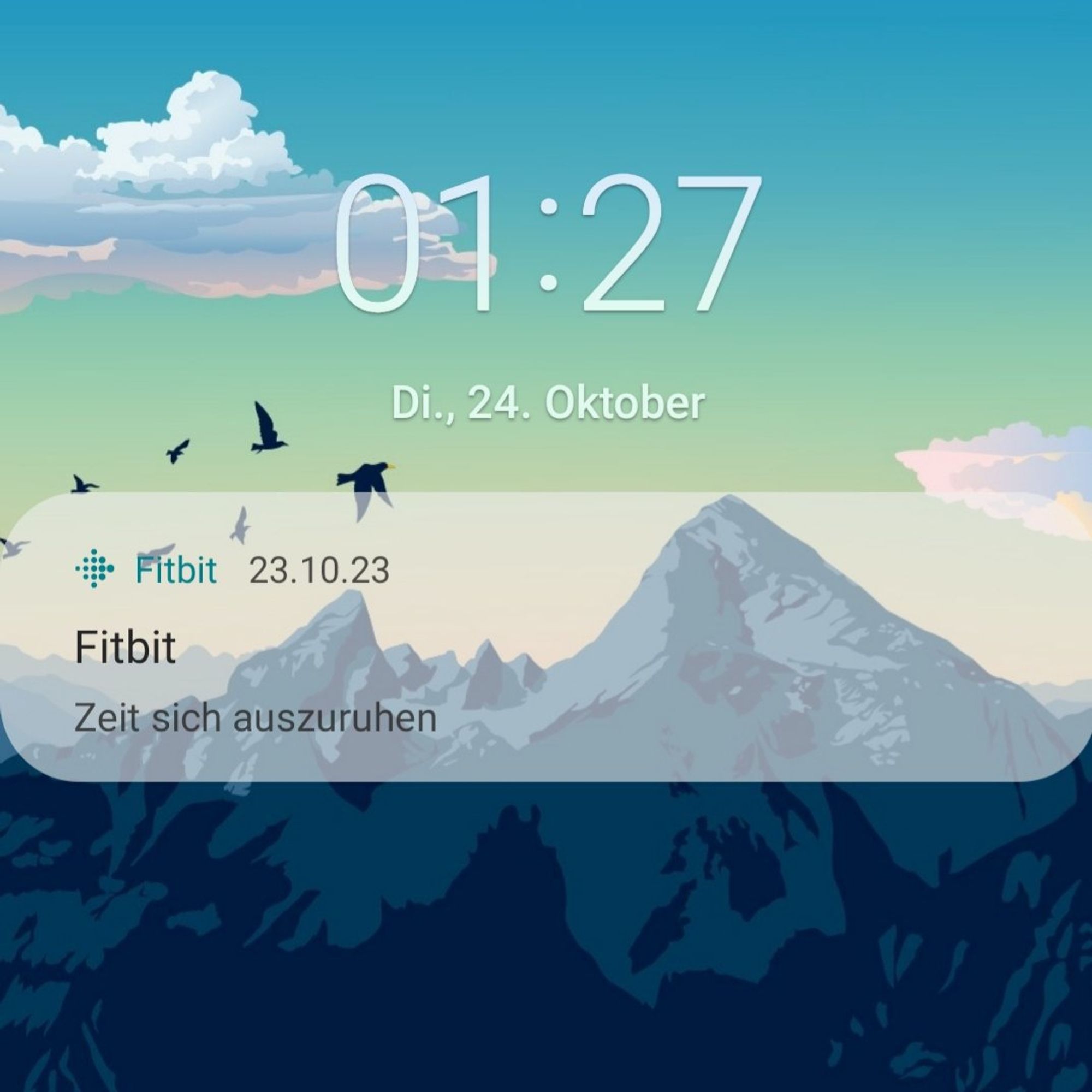 Zeitangabe von 1:27 Uhr. Darunter die Erinnerung der Fitbit App vom Vortag, dass es an der Zeit ist sich auszuruhen.