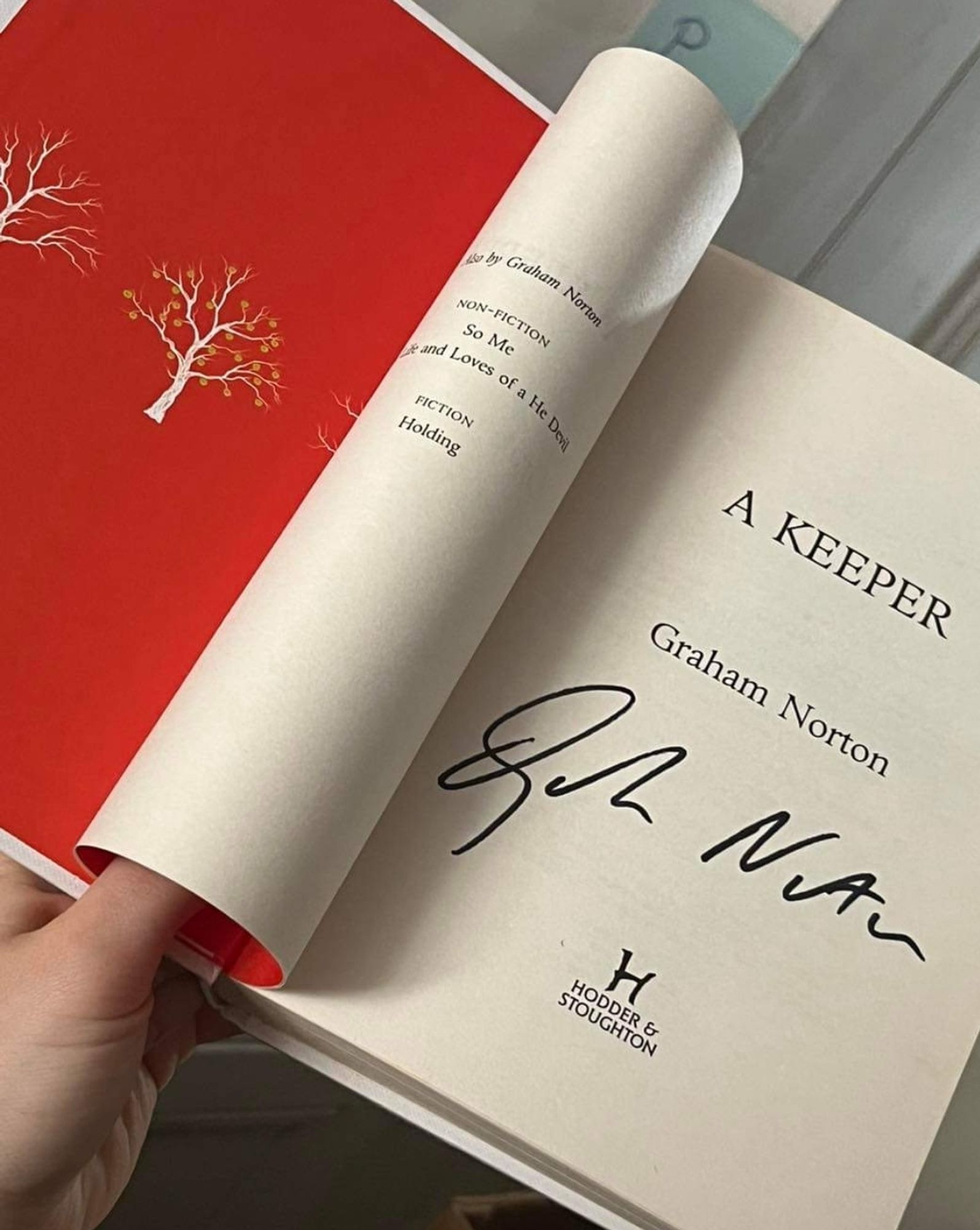 Die ersten Seiten des Buches "A keeper von Graham Norton"