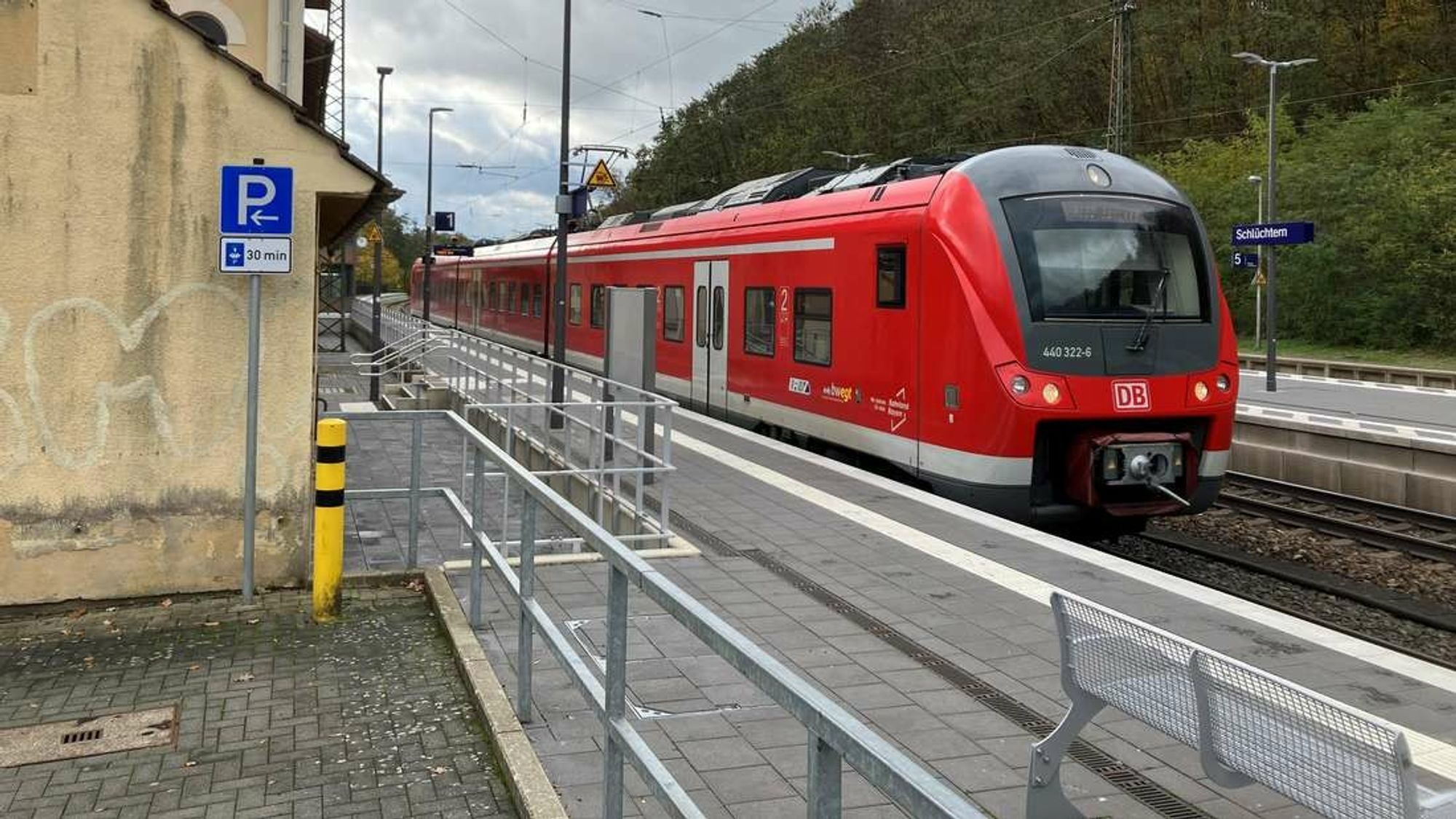 Zug am Bahnhof